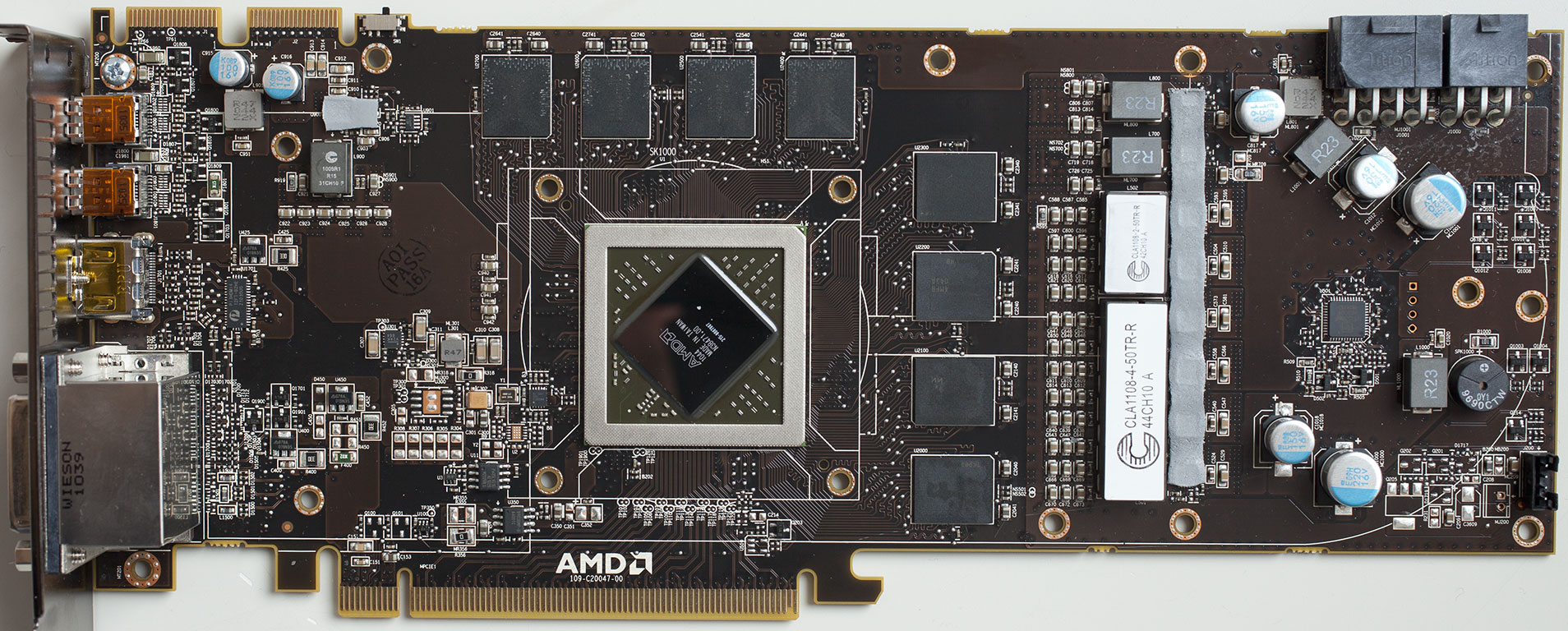 AMD公司的镭龙6870显卡没有散热器