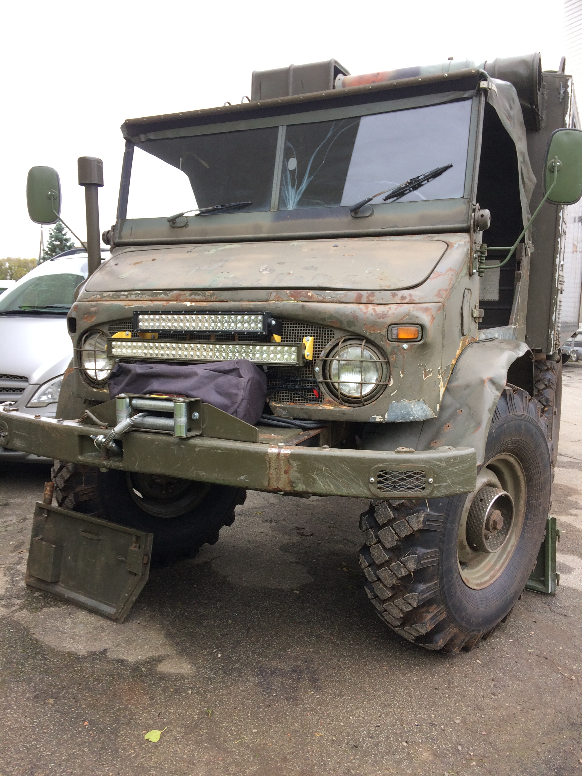 Unimog 404电动绞盘组件2，带LED条形灯