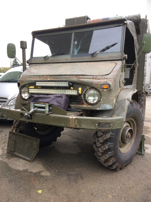 Unimog 404电动绞盘组件2，带LED条形灯缩略图