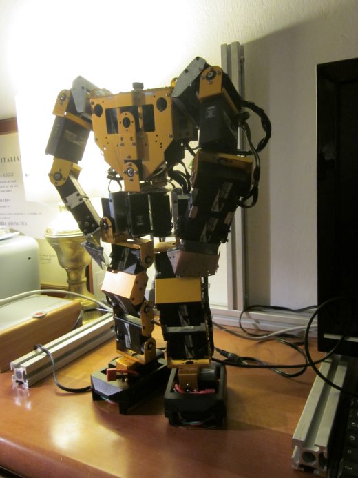 Robonova人形机器人结构模型3D图纸 STEP格式缩略图