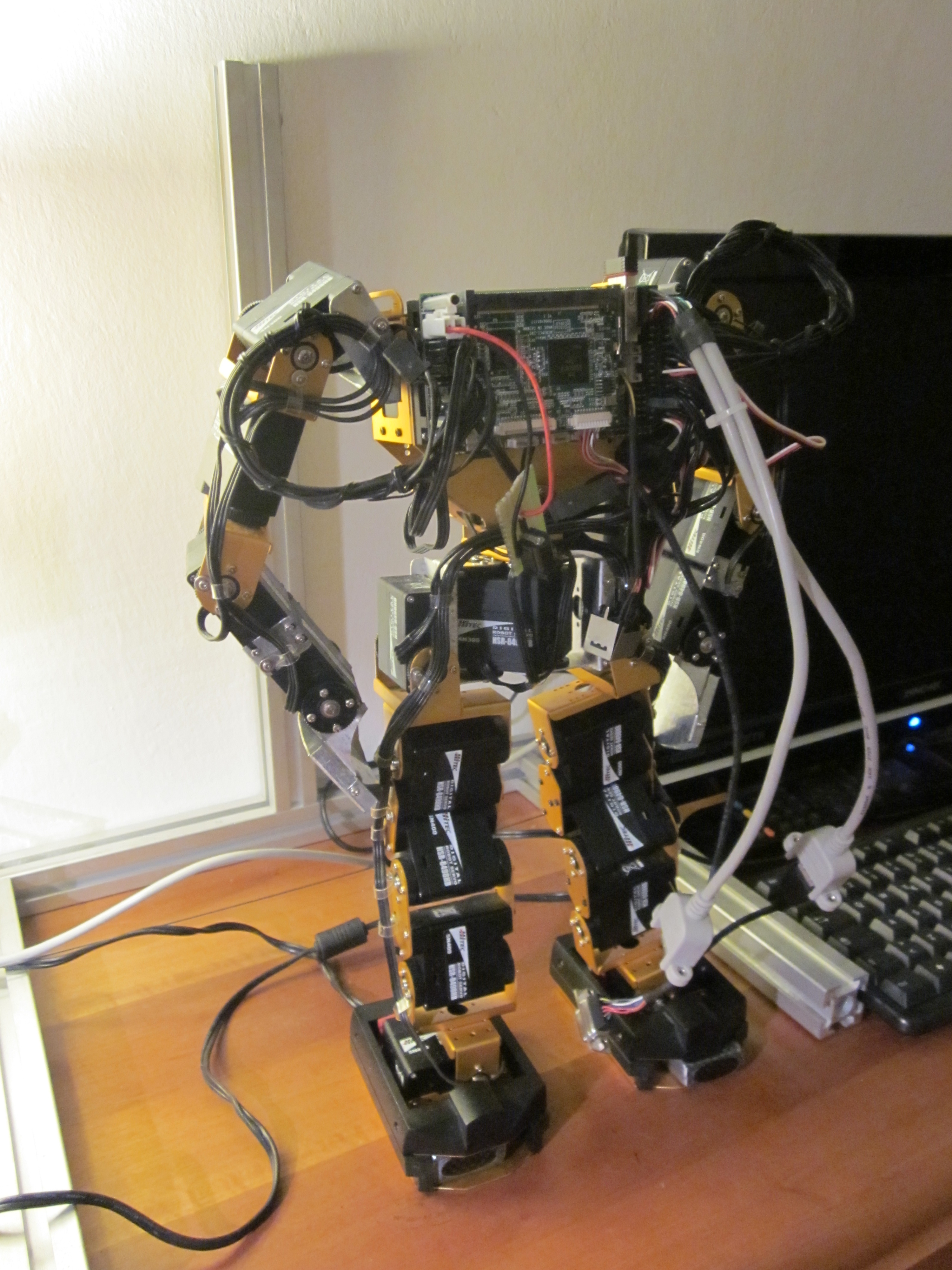 Robonova人形机器人结构模型3D图纸 STEP格式