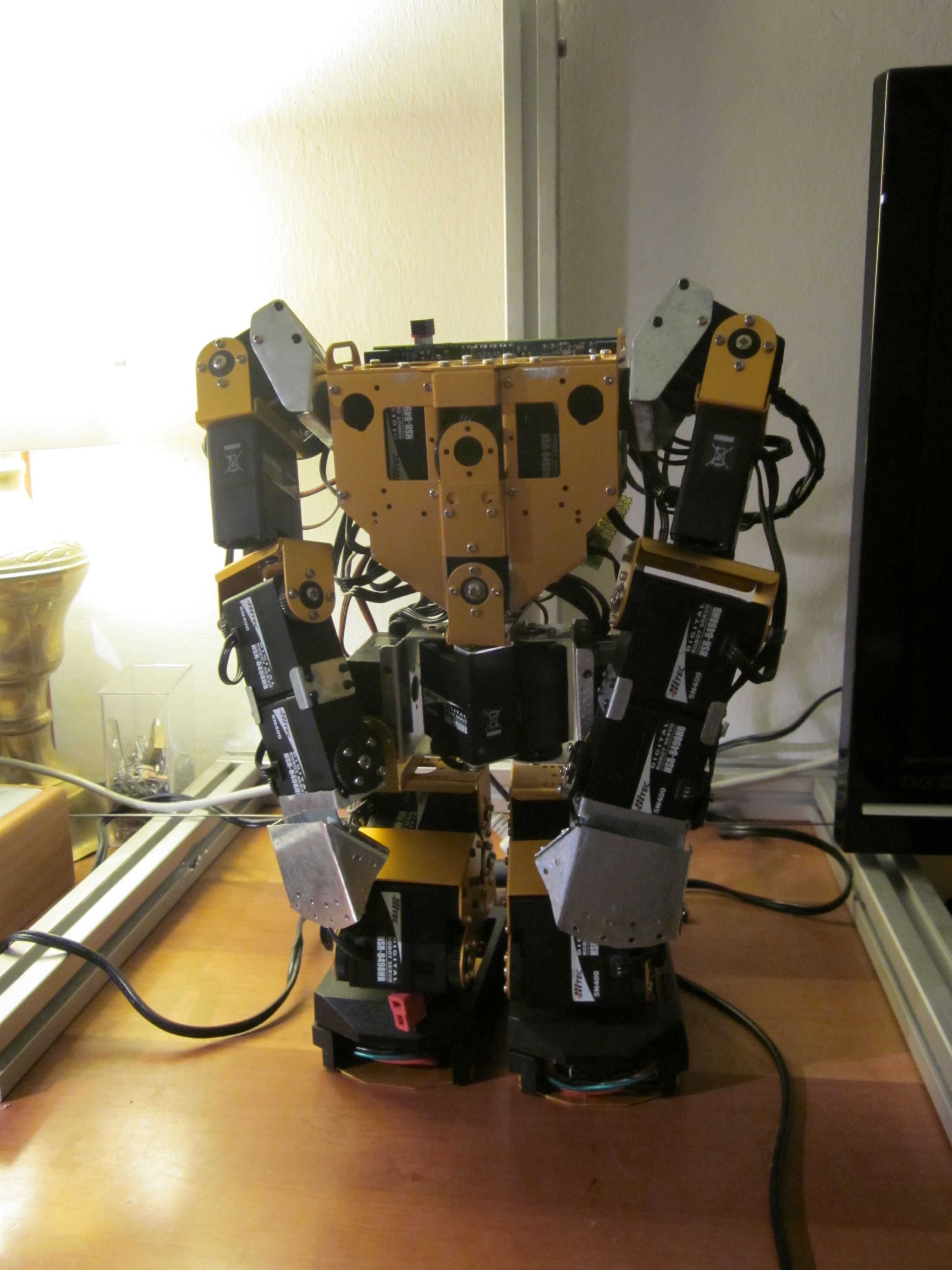 Robonova人形机器人结构模型3D图纸 STEP格式