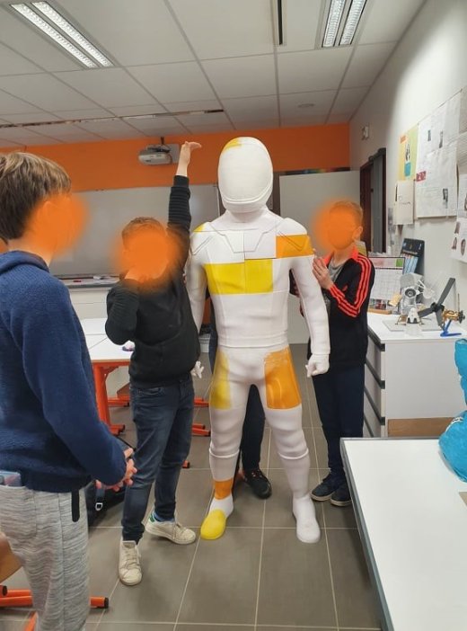太空探索宇航服和机组人员缩略图