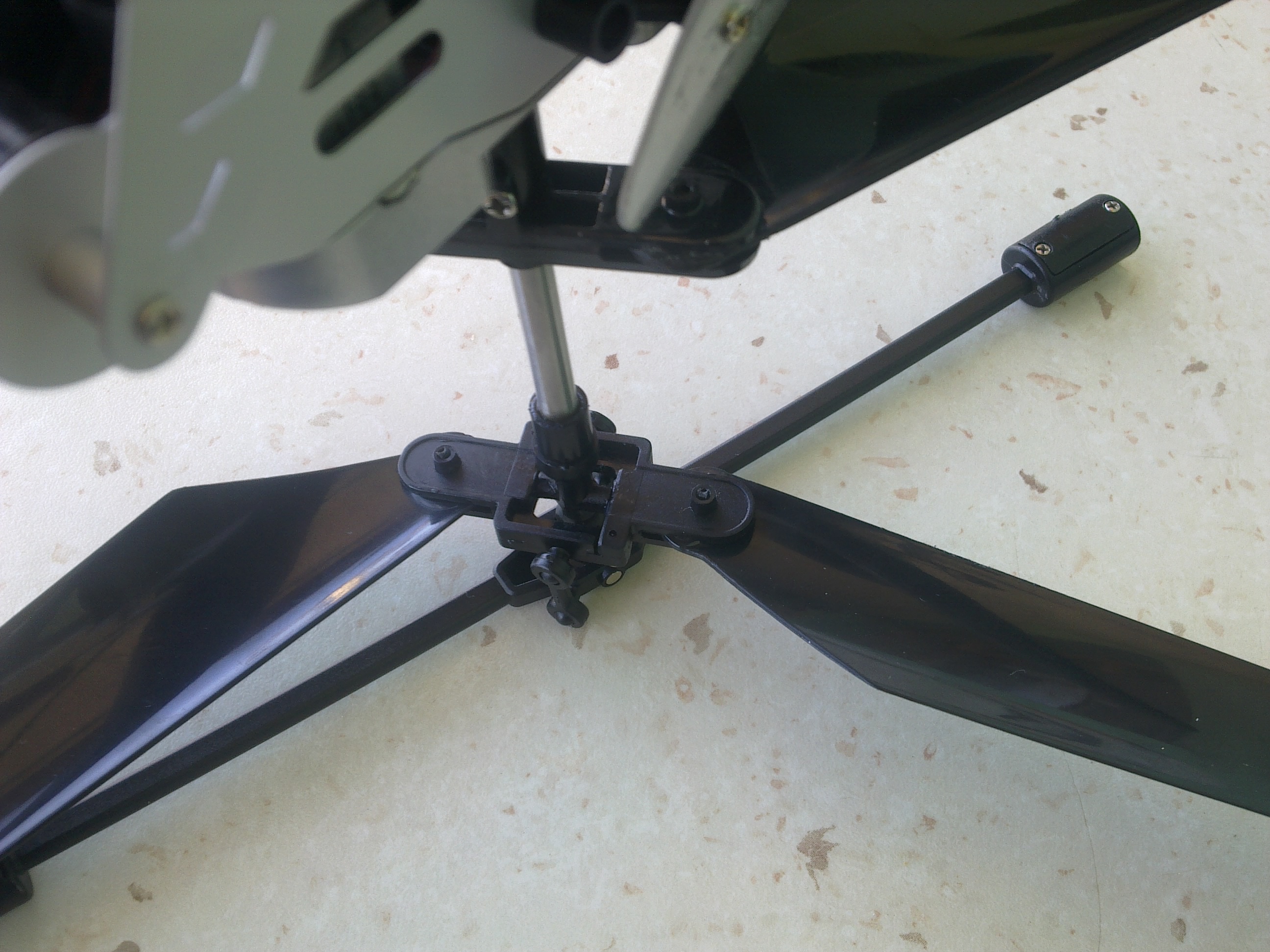 A2004807-遥控直升机