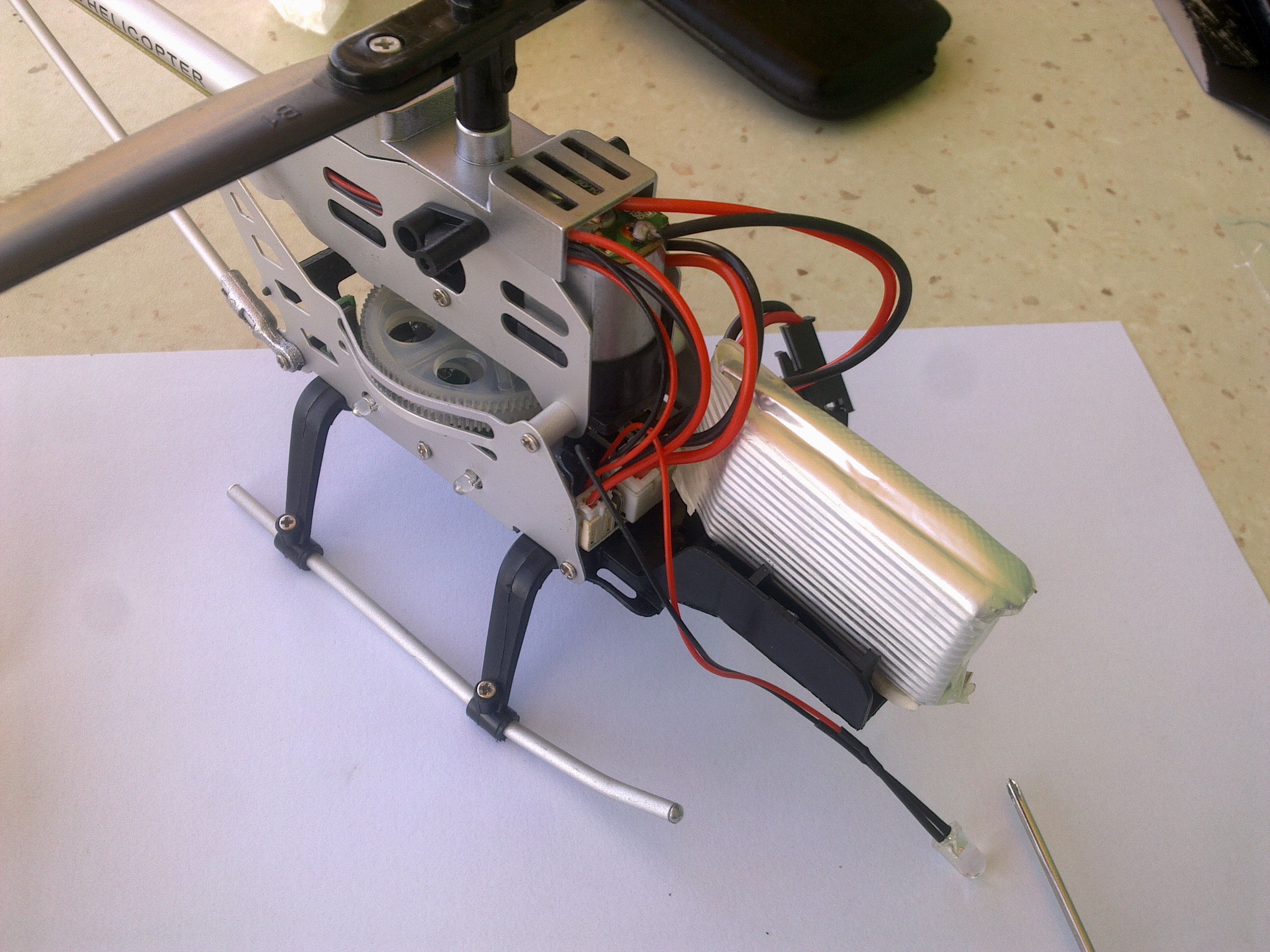 A2004807-遥控直升机