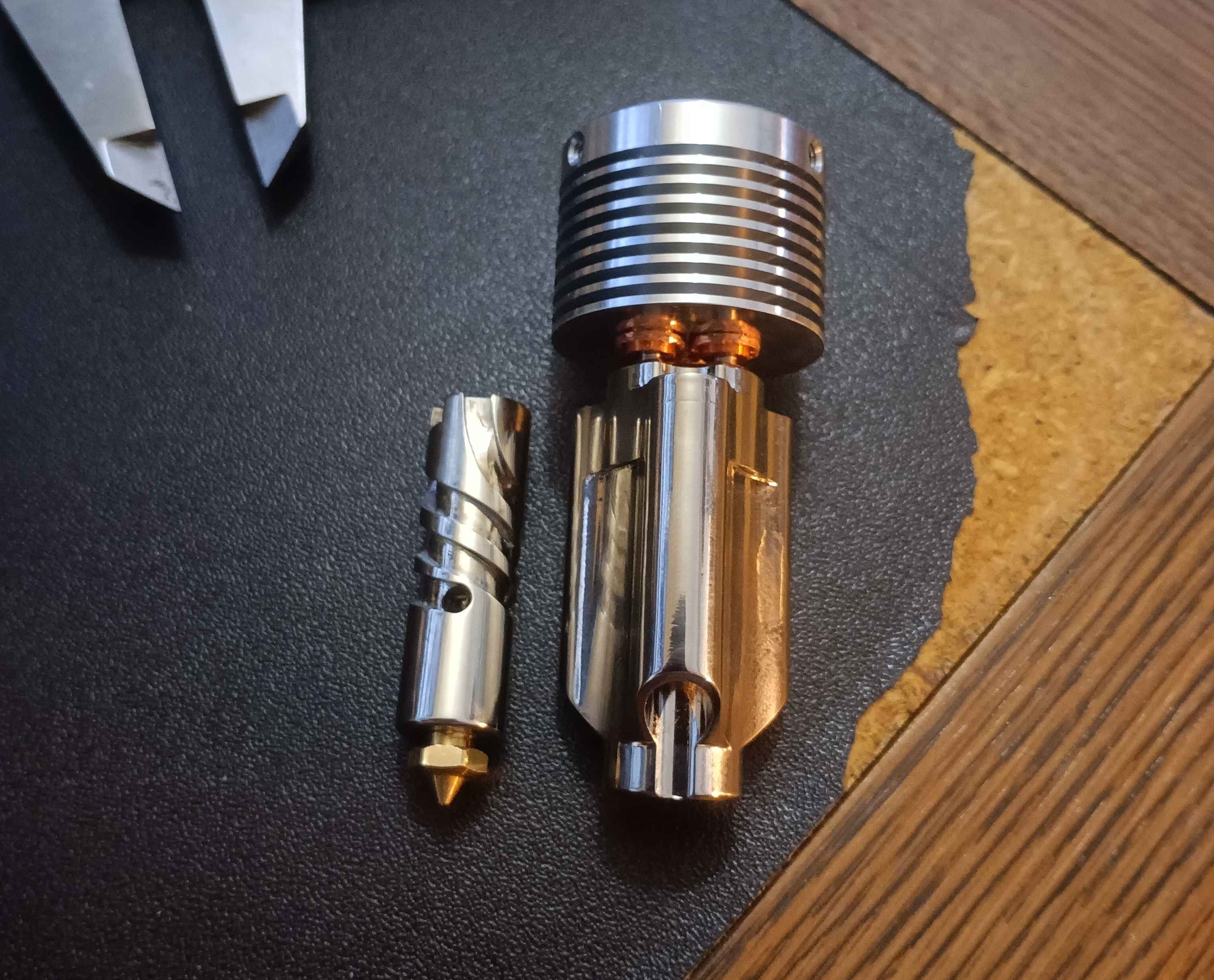 3 进 1 出数控加工热端