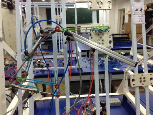 普通挖掘机动臂机构设计与运动分析缩略图