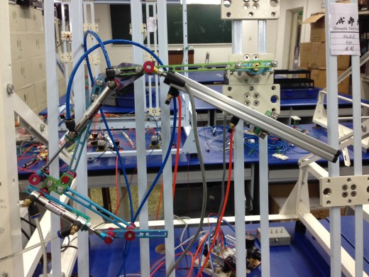 普通挖掘机动臂机构设计与运动分析缩略图