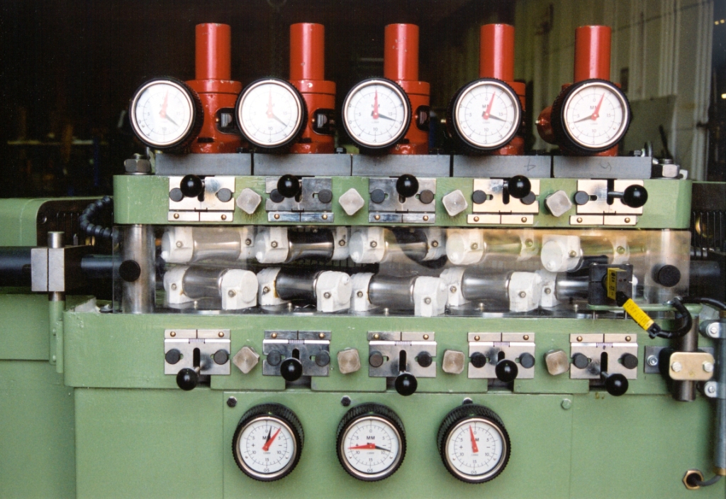 航空管道矫直机送料系统设计毕业设计