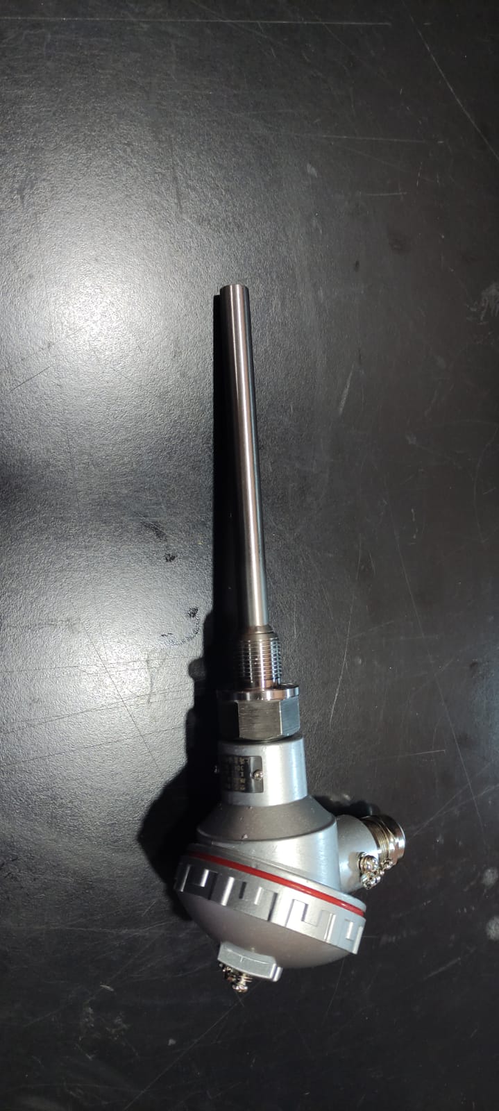油温传感器，它用于船用柴油机