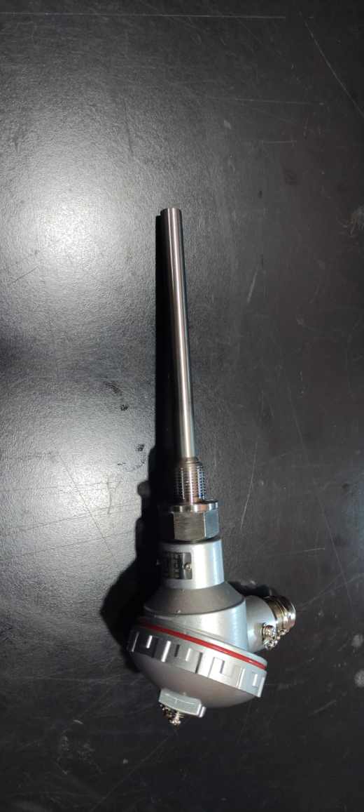 油温传感器，它用于船用柴油机缩略图