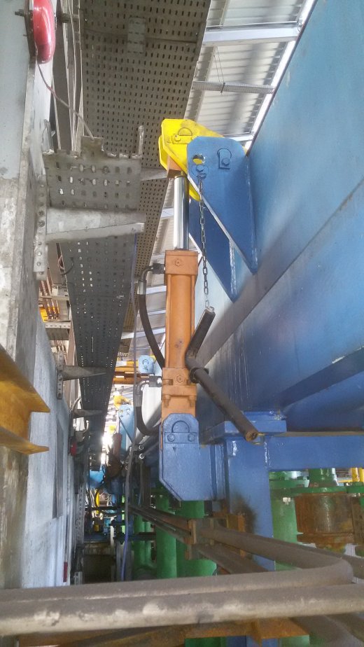 A0002796-连杆液压缸 (DANIELI) (轧材精整区尾部剪切机) 40x28x43.2 毫米缩略图