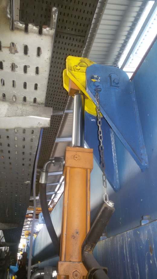 A0002796-连杆液压缸 (DANIELI) (轧材精整区尾部剪切机) 40x28x43.2 毫米缩略图