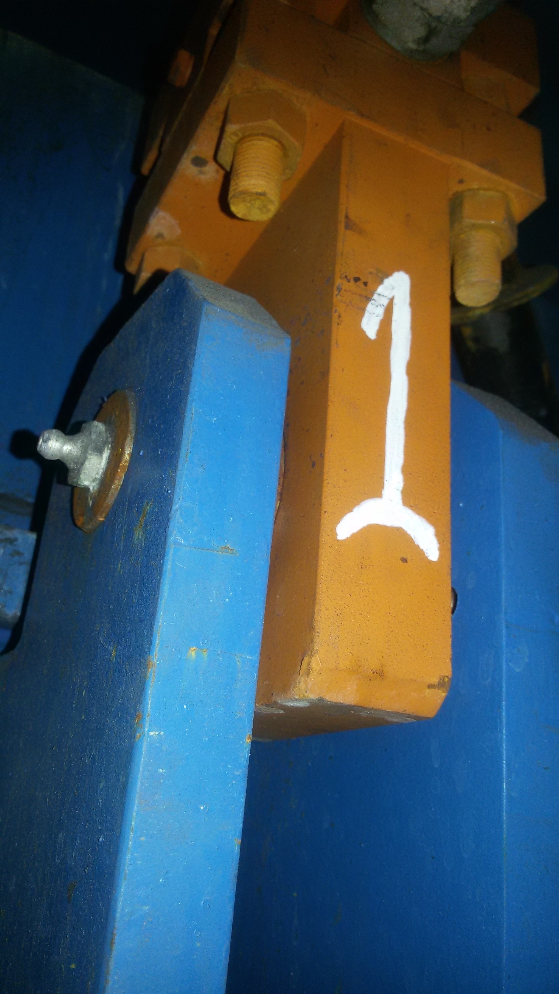 A0002796-连杆液压缸 (DANIELI) (轧材精整区尾部剪切机) 40x28x43.2 毫米