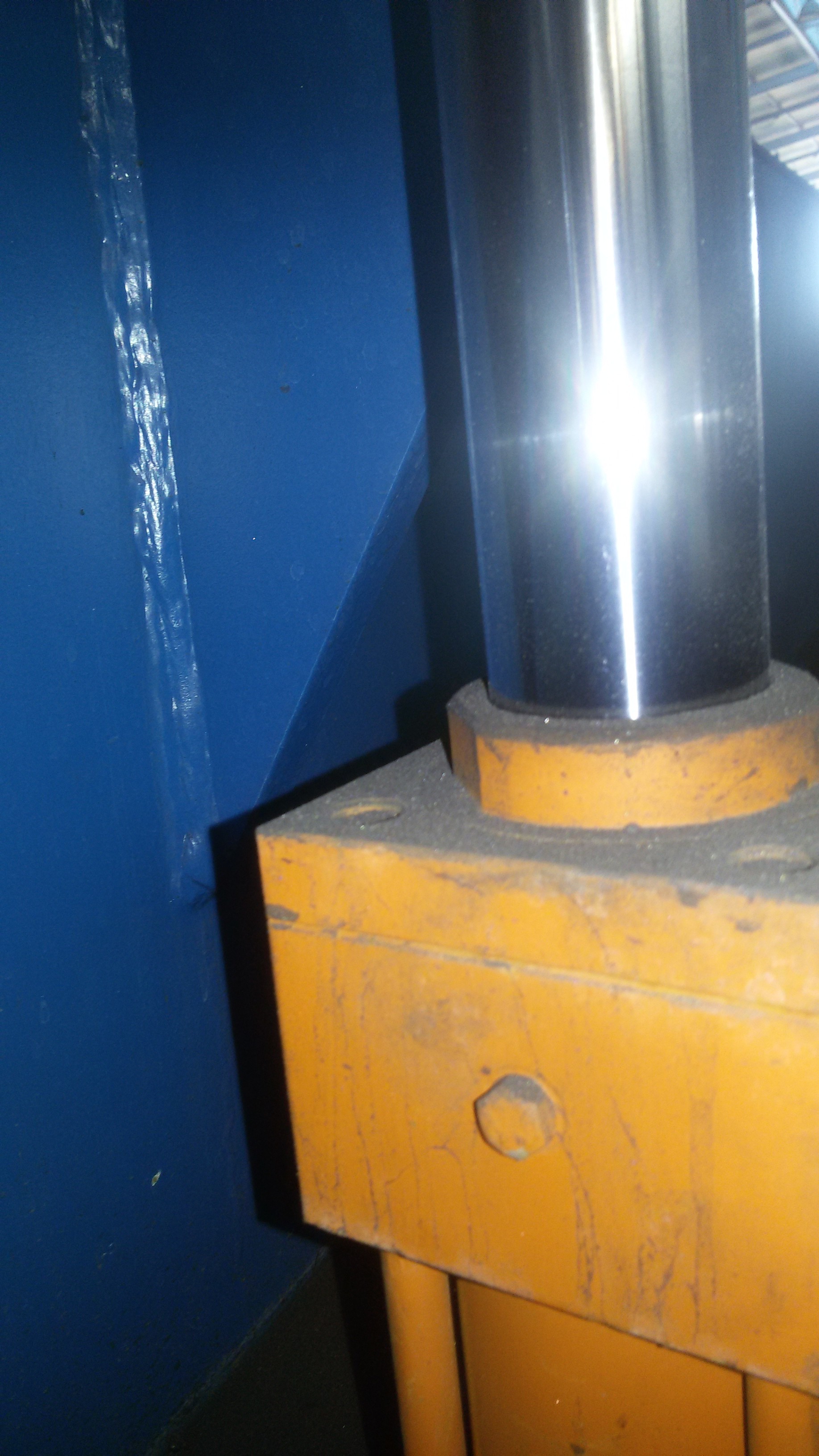 A0002796-连杆液压缸 (DANIELI) (轧材精整区尾部剪切机) 40x28x43.2 毫米