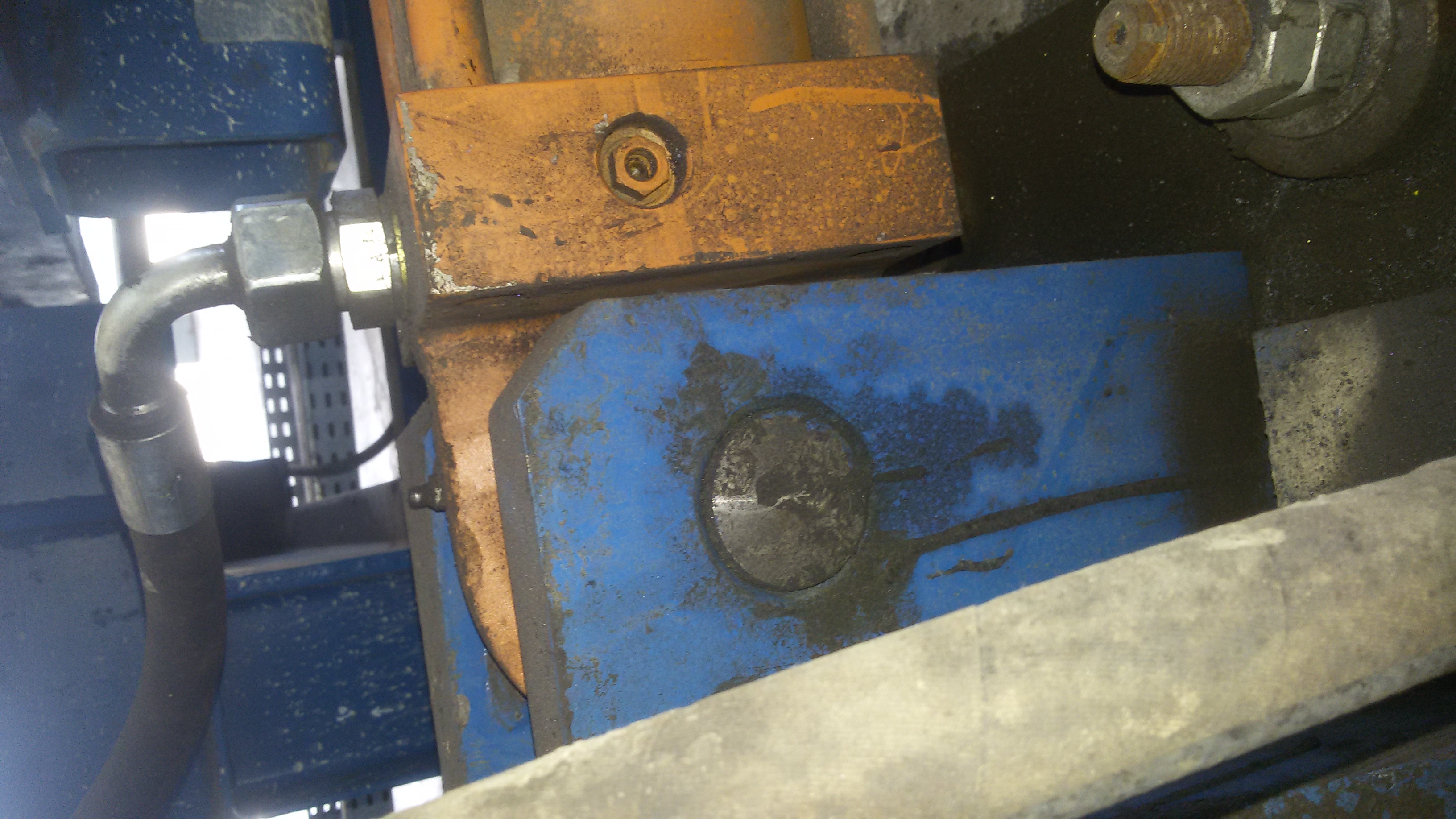 A0002796-连杆液压缸 (DANIELI) (轧材精整区尾部剪切机) 40x28x43.2 毫米