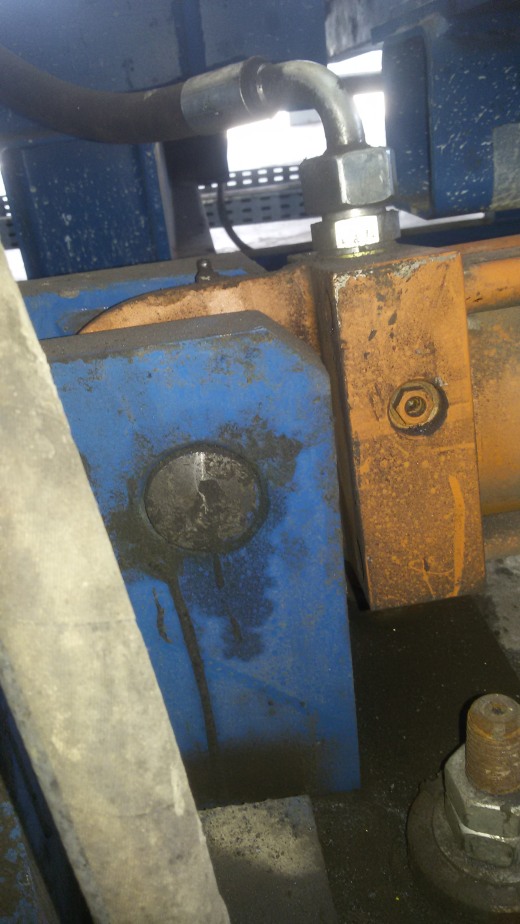 A0002796-连杆液压缸 (DANIELI) (轧材精整区尾部剪切机) 40x28x43.2 毫米缩略图