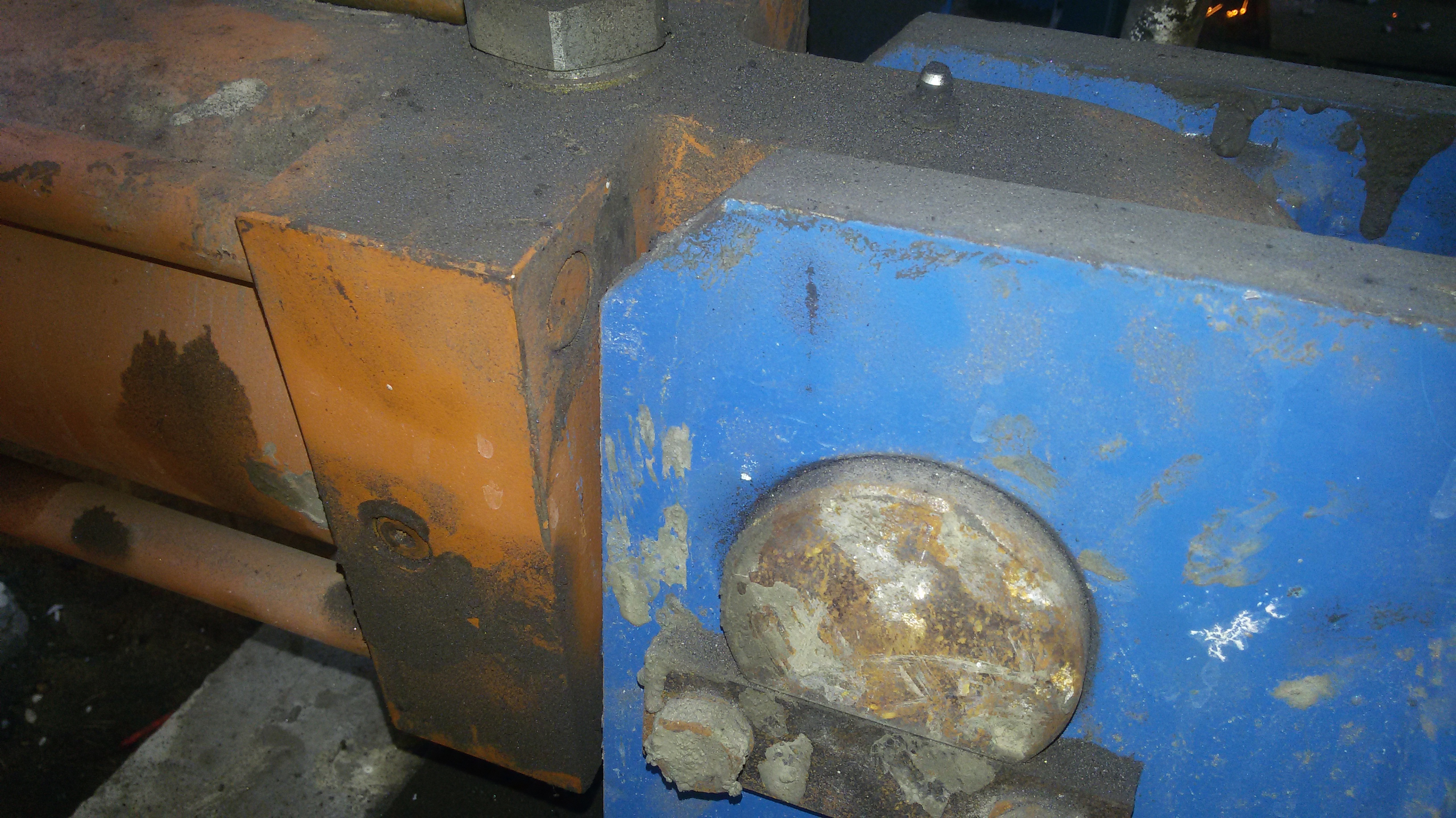 A0002796-连杆液压缸 (DANIELI) (轧材精整区尾部剪切机) 40x28x43.2 毫米