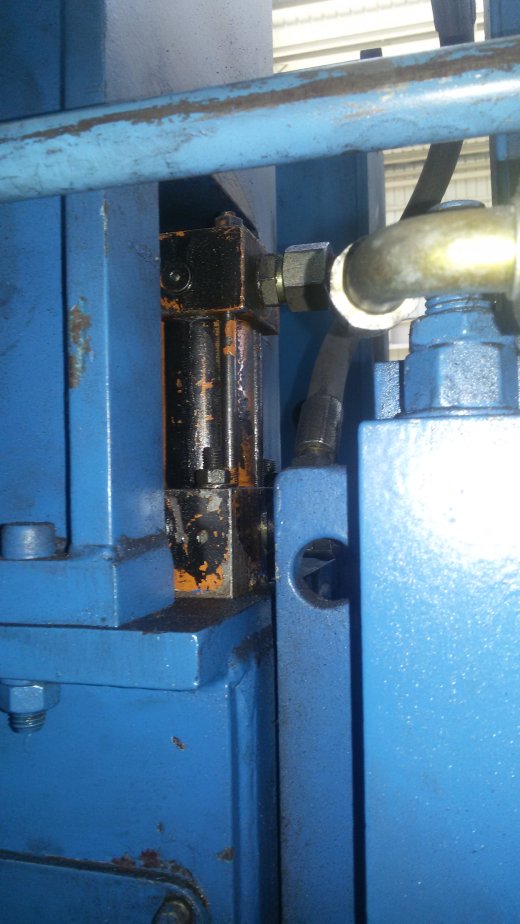 A0002796-连杆液压缸 (DANIELI) (轧材精整区尾部剪切机) 40x28x43.2 毫米缩略图