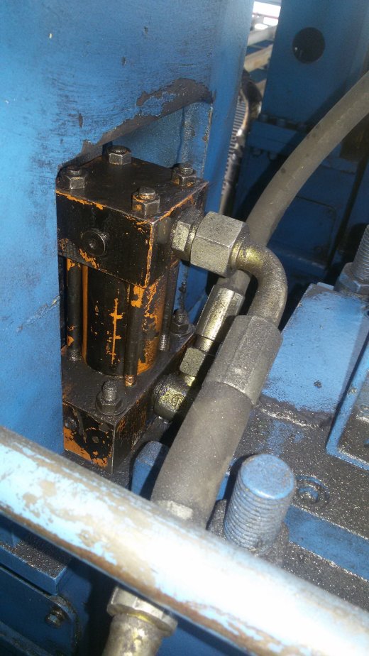 A0002796-连杆液压缸 (DANIELI) (轧材精整区尾部剪切机) 40x28x43.2 毫米缩略图