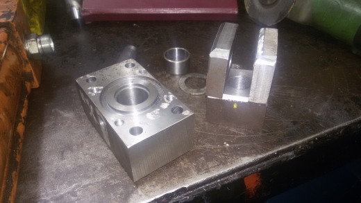 A0002796-连杆液压缸 (DANIELI) (轧材精整区尾部剪切机) 40x28x43.2 毫米缩略图