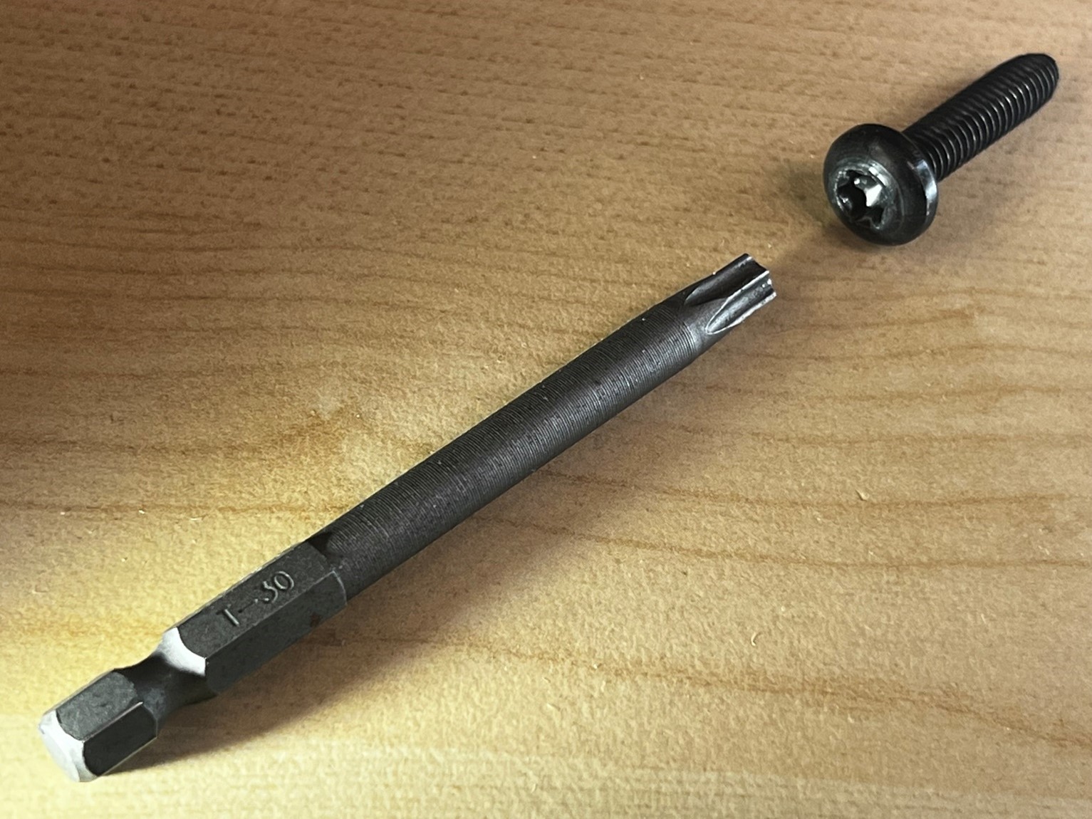 M6-1.0 X 25毫米梅花螺钉