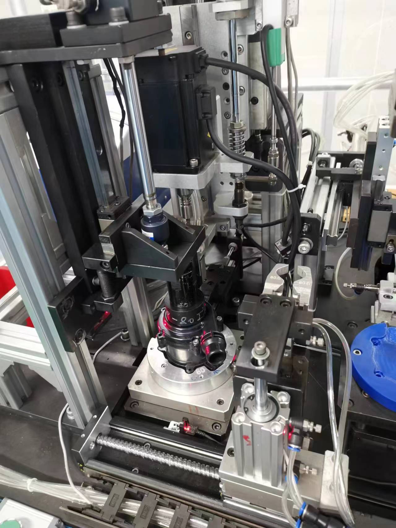 水泵上盖压垫片自动打螺丝一体机