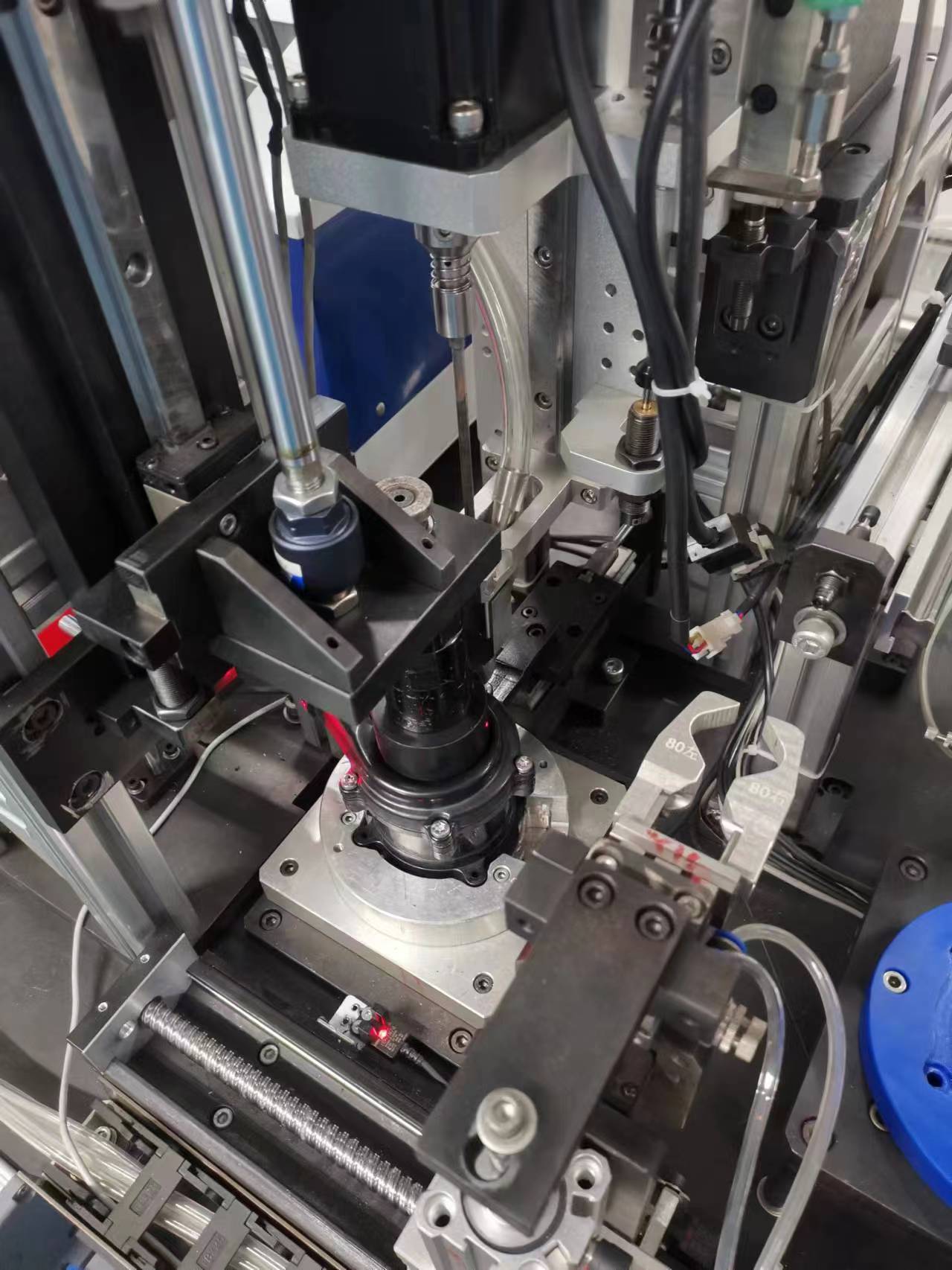 水泵上盖压垫片自动打螺丝一体机