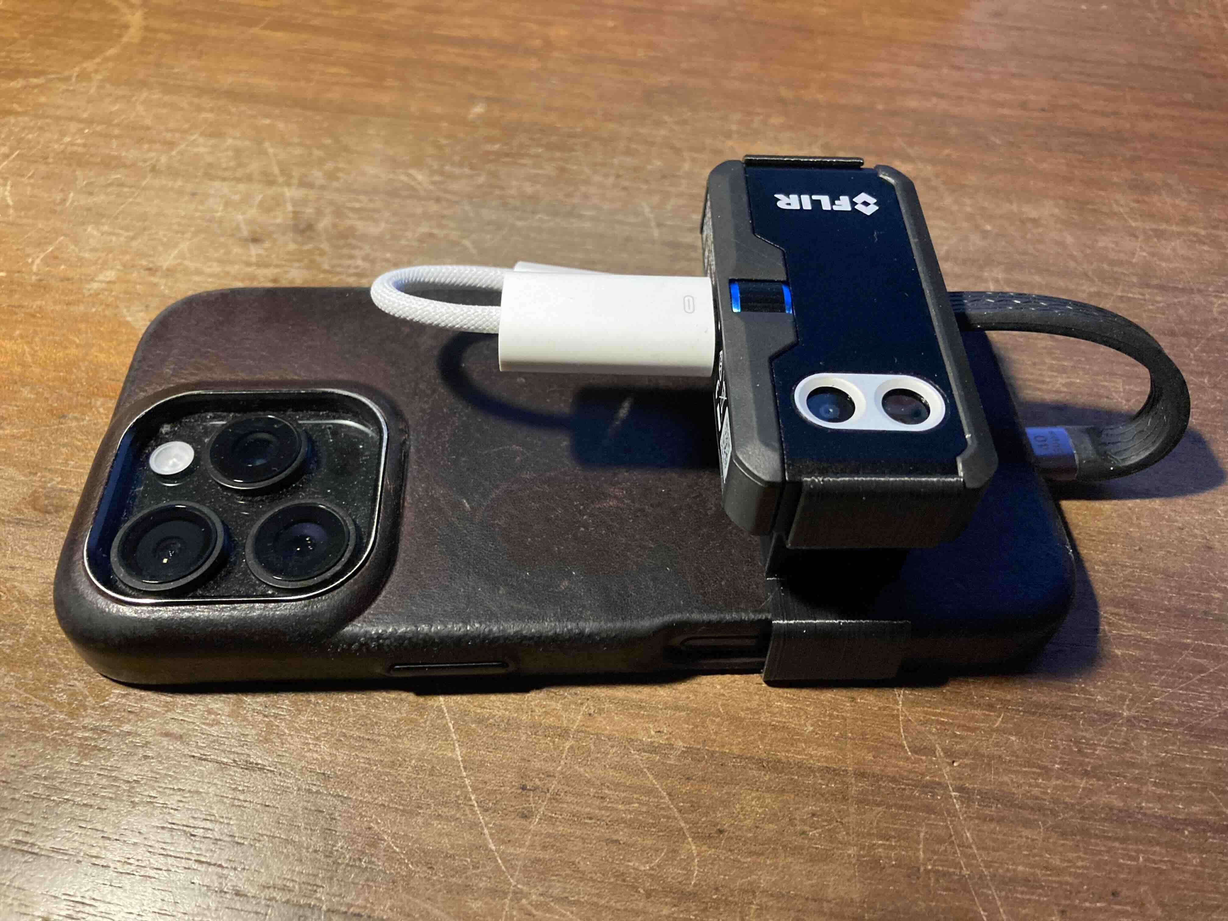 适用于带USB-C iPhone的FLIR One Pro适配器支架