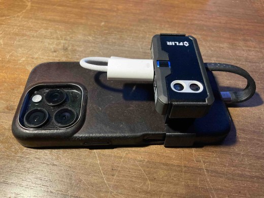 适用于带USB-C iPhone的FLIR One Pro适配器支架缩略图