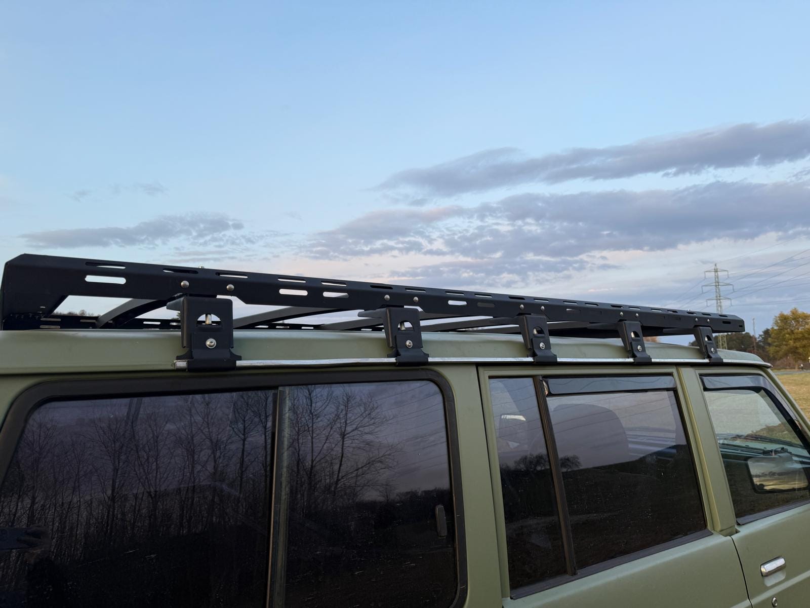Nissan Patrol Y60-61 车顶行李架”