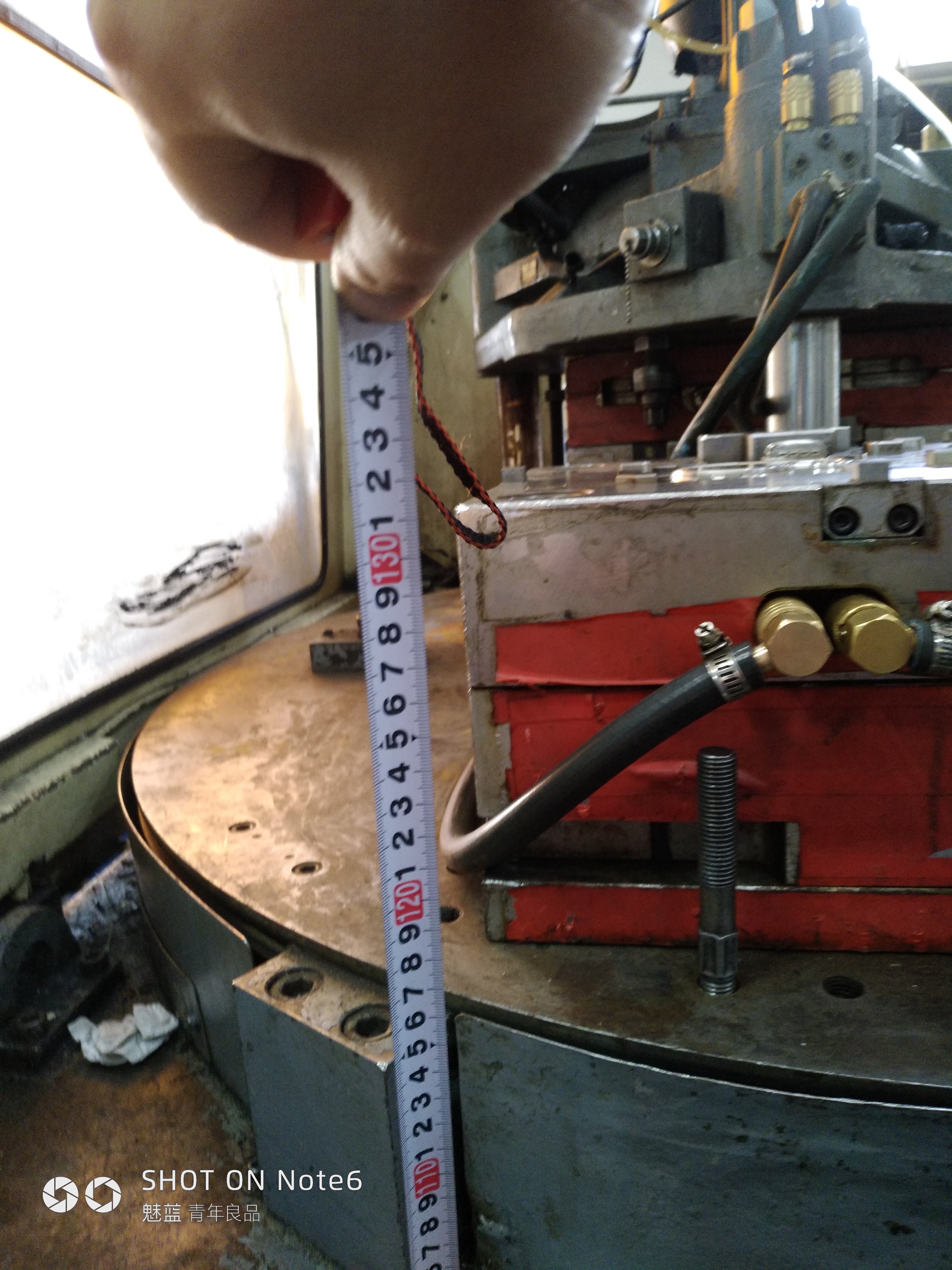 机器人上料，注塑成型sw18可编辑