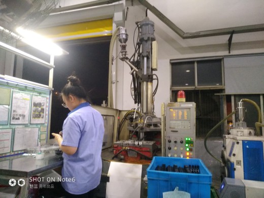 机器人上料，注塑成型sw18可编辑缩略图