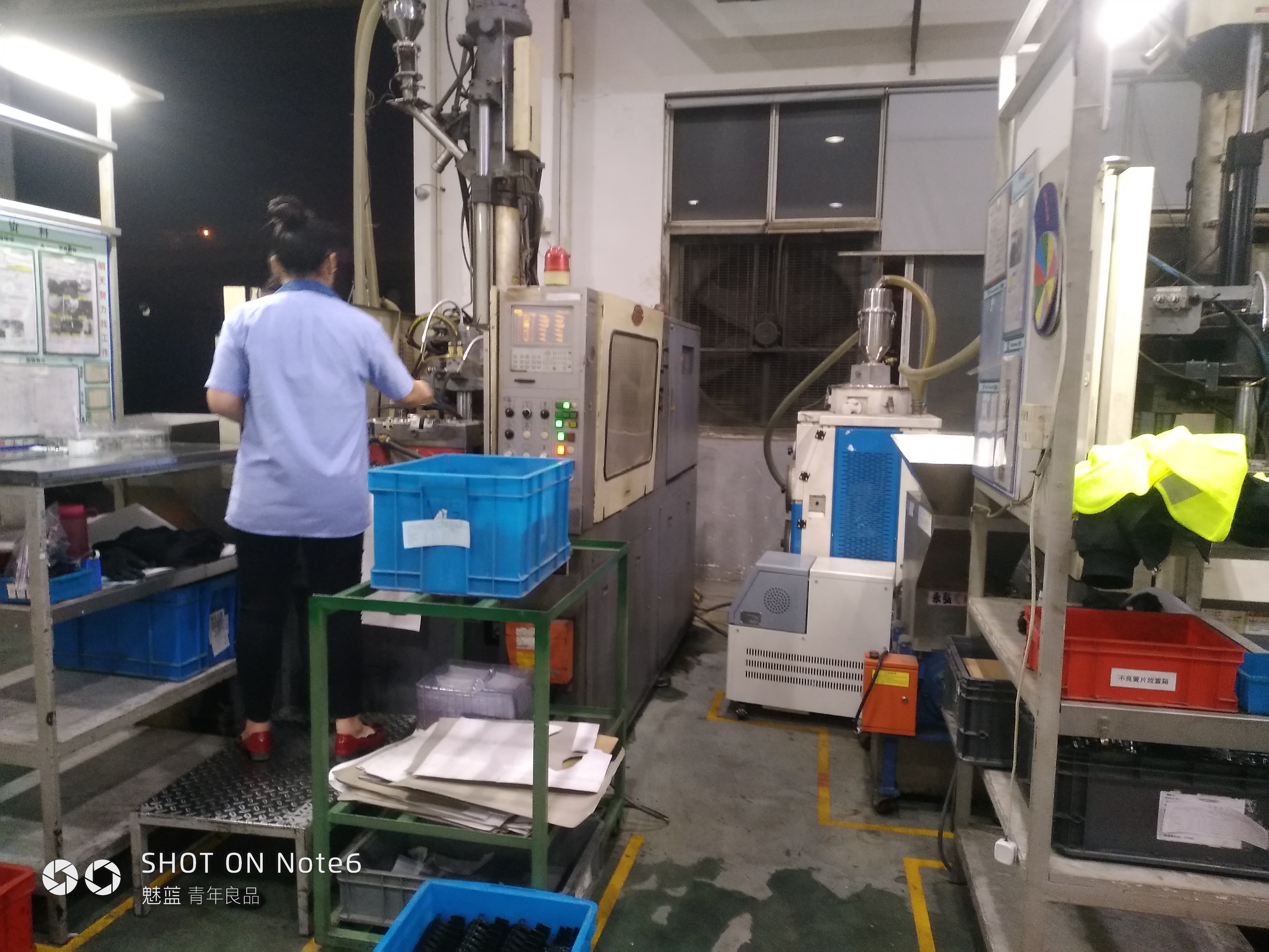 机器人上料，注塑成型sw18可编辑