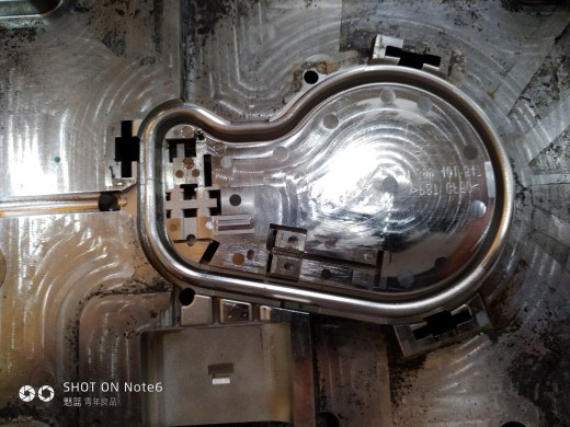 机器人上料，注塑成型sw18可编辑缩略图