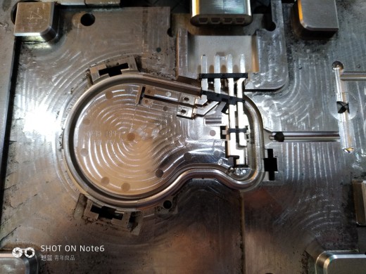 机器人上料，注塑成型sw18可编辑缩略图