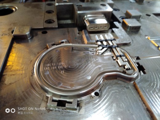 机器人上料，注塑成型sw18可编辑缩略图