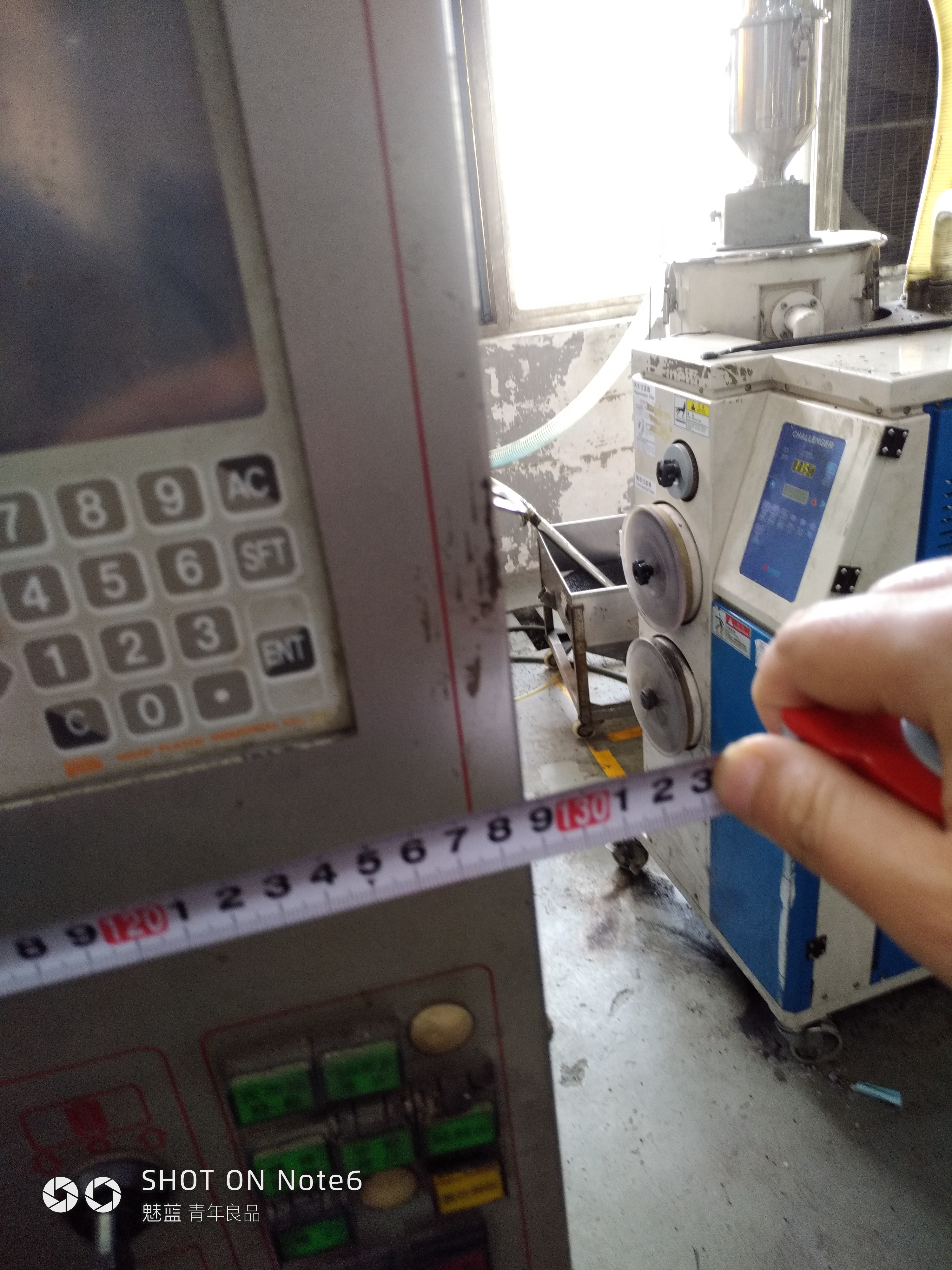 机器人上料，注塑成型sw18可编辑