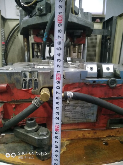 机器人上料，注塑成型sw18可编辑缩略图