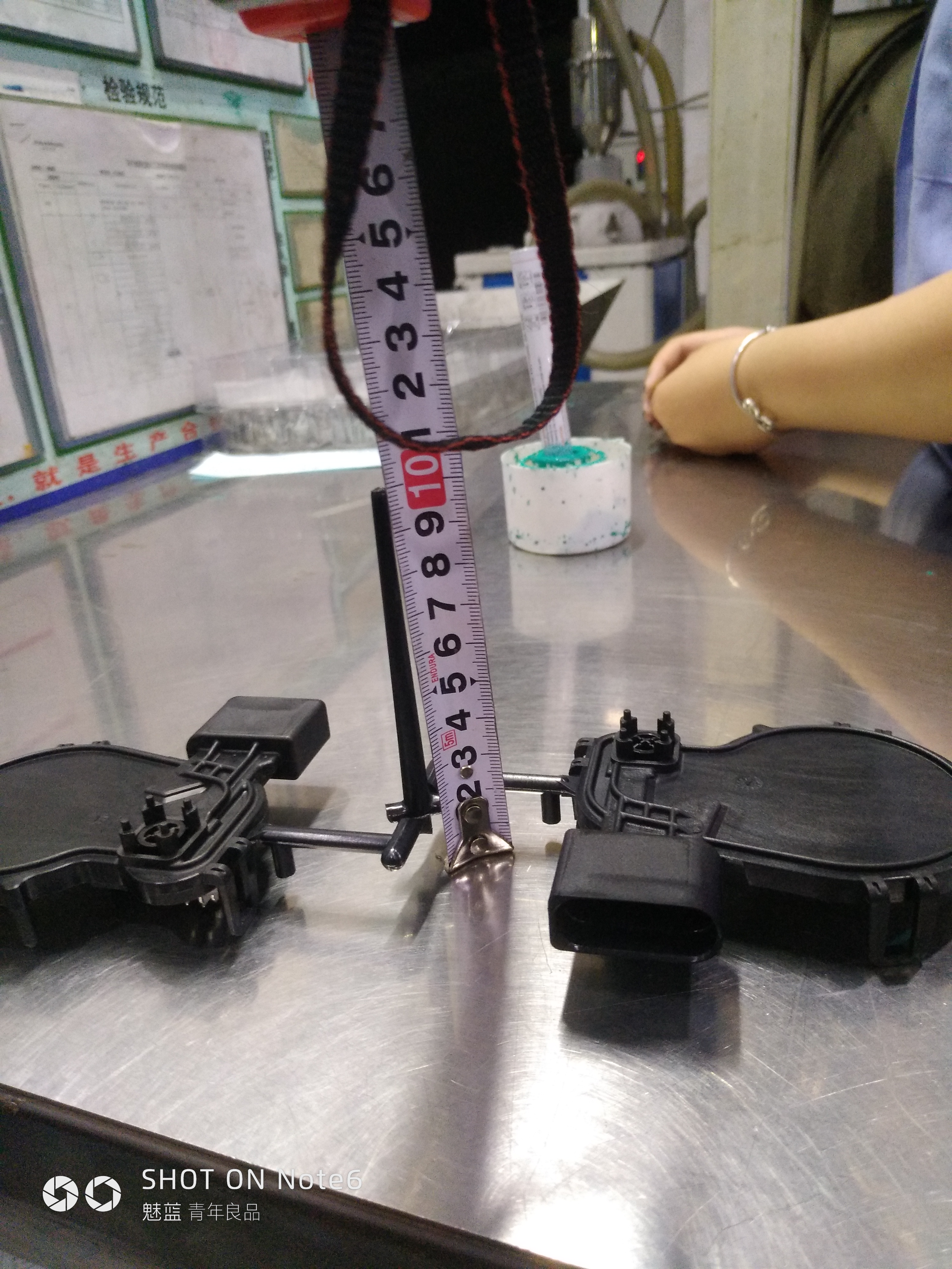 机器人上料，注塑成型sw18可编辑