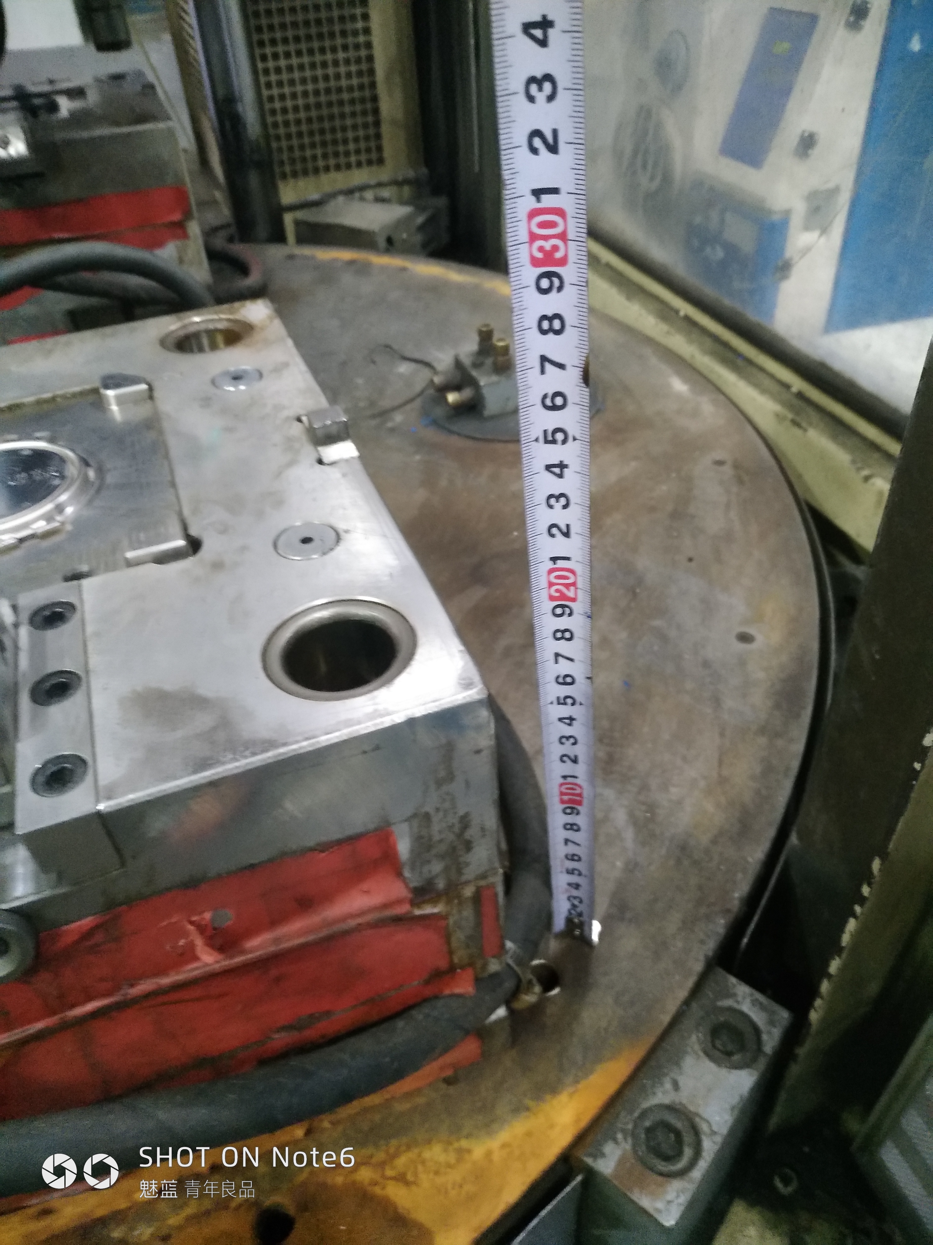 机器人上料，注塑成型sw18可编辑