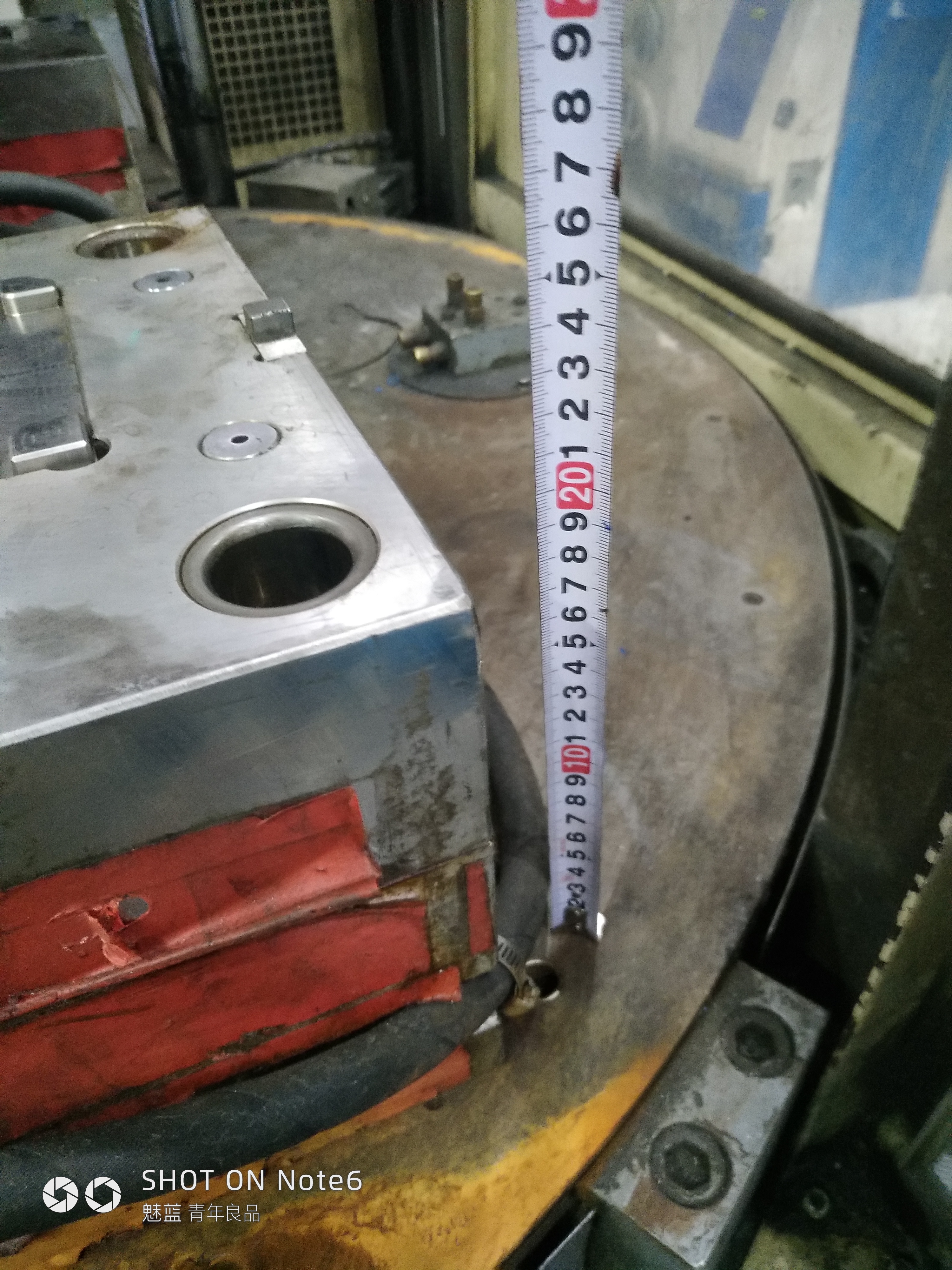 机器人上料，注塑成型sw18可编辑