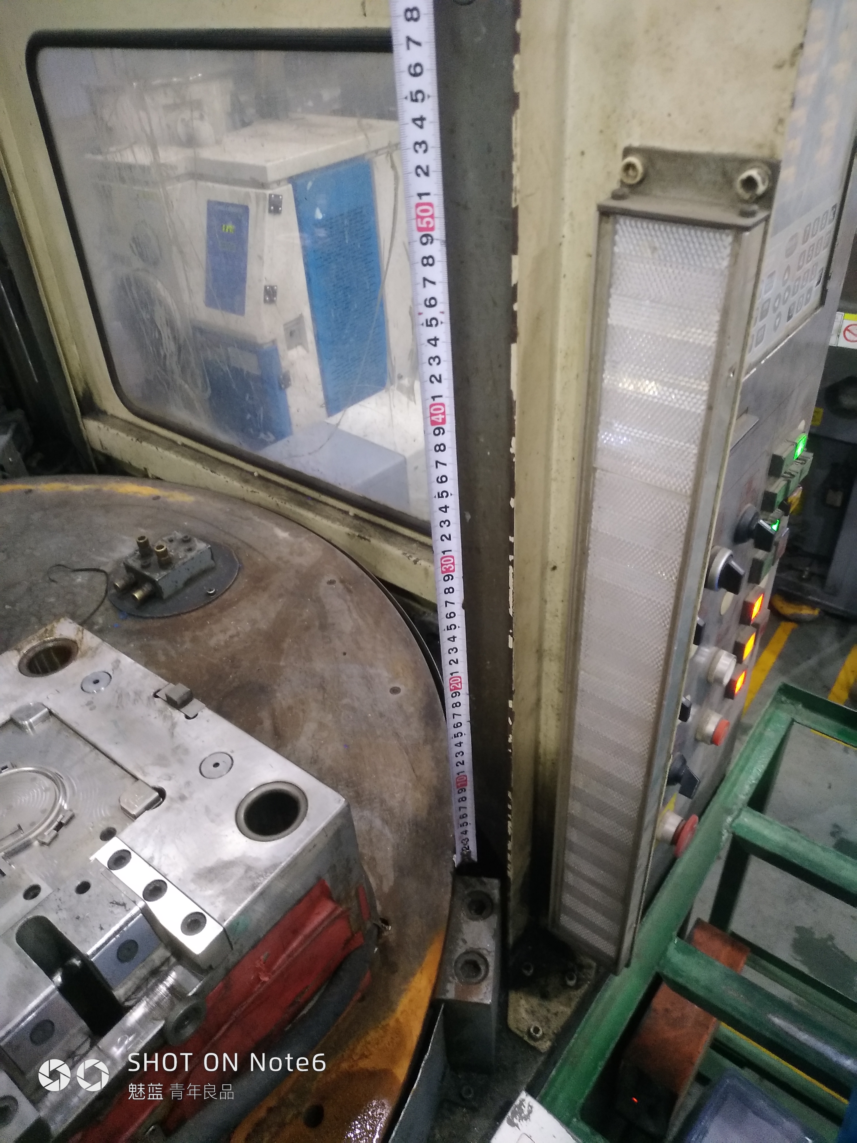 机器人上料，注塑成型sw18可编辑