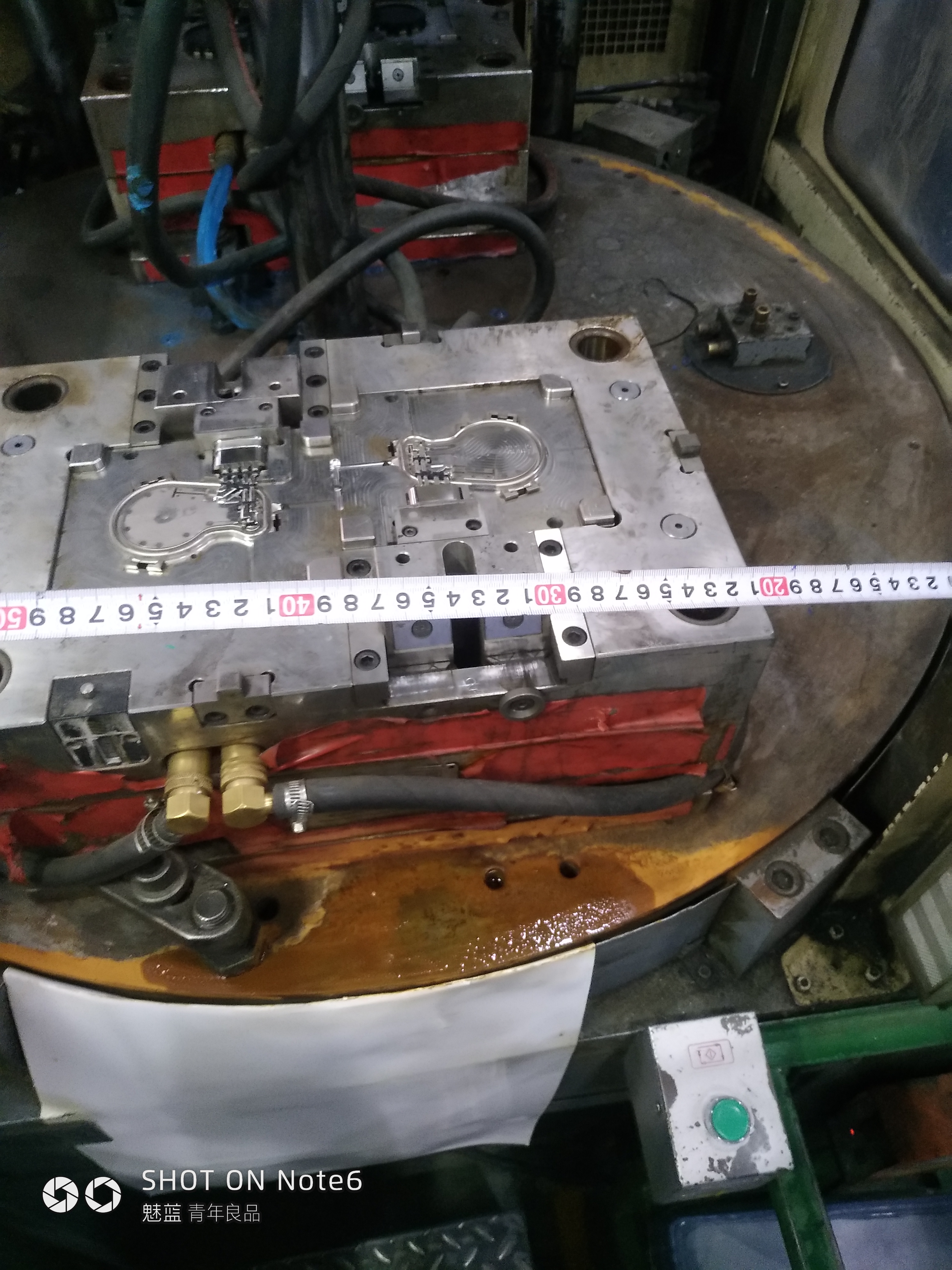 机器人上料，注塑成型sw18可编辑