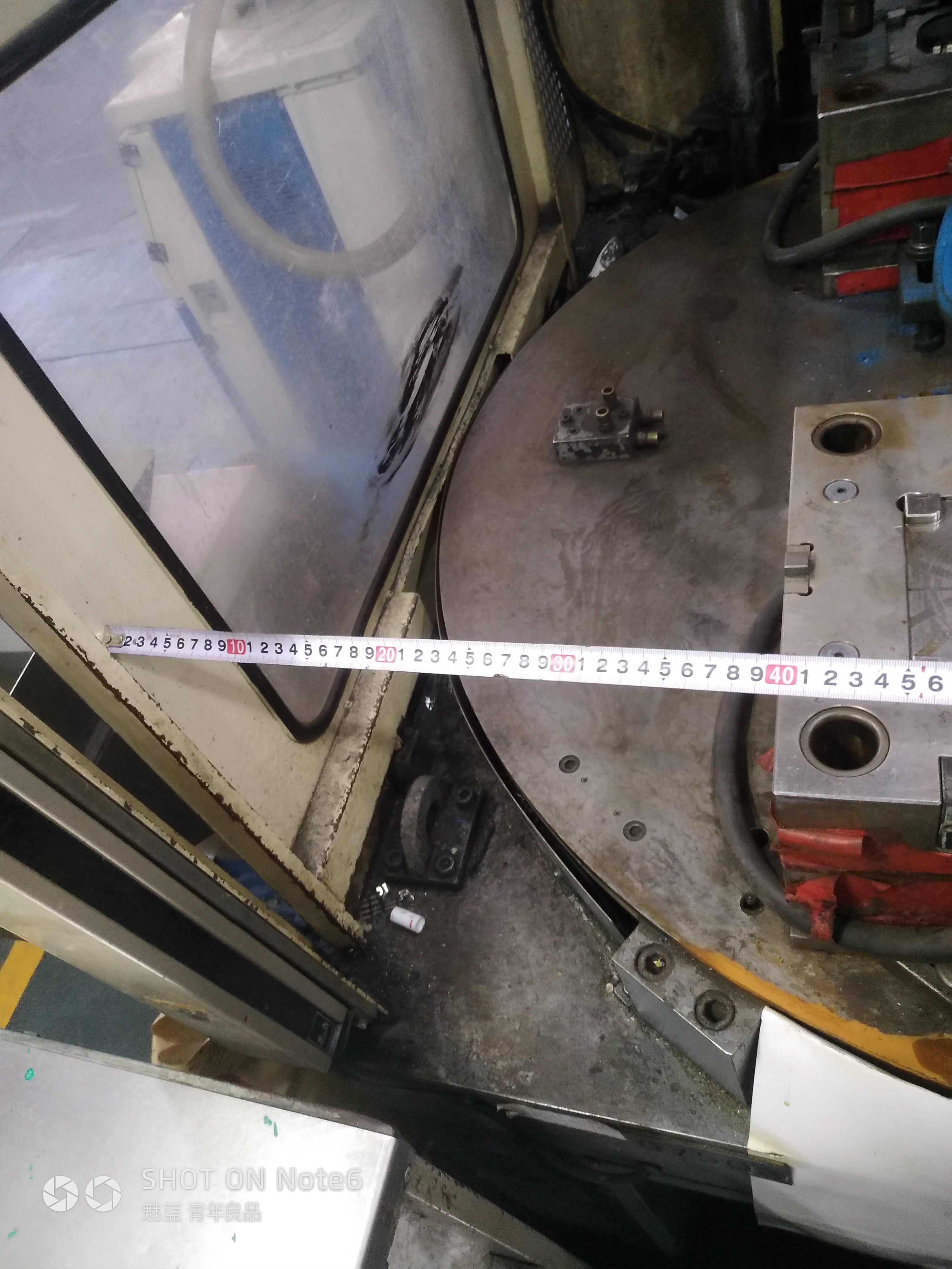 机器人上料，注塑成型sw18可编辑