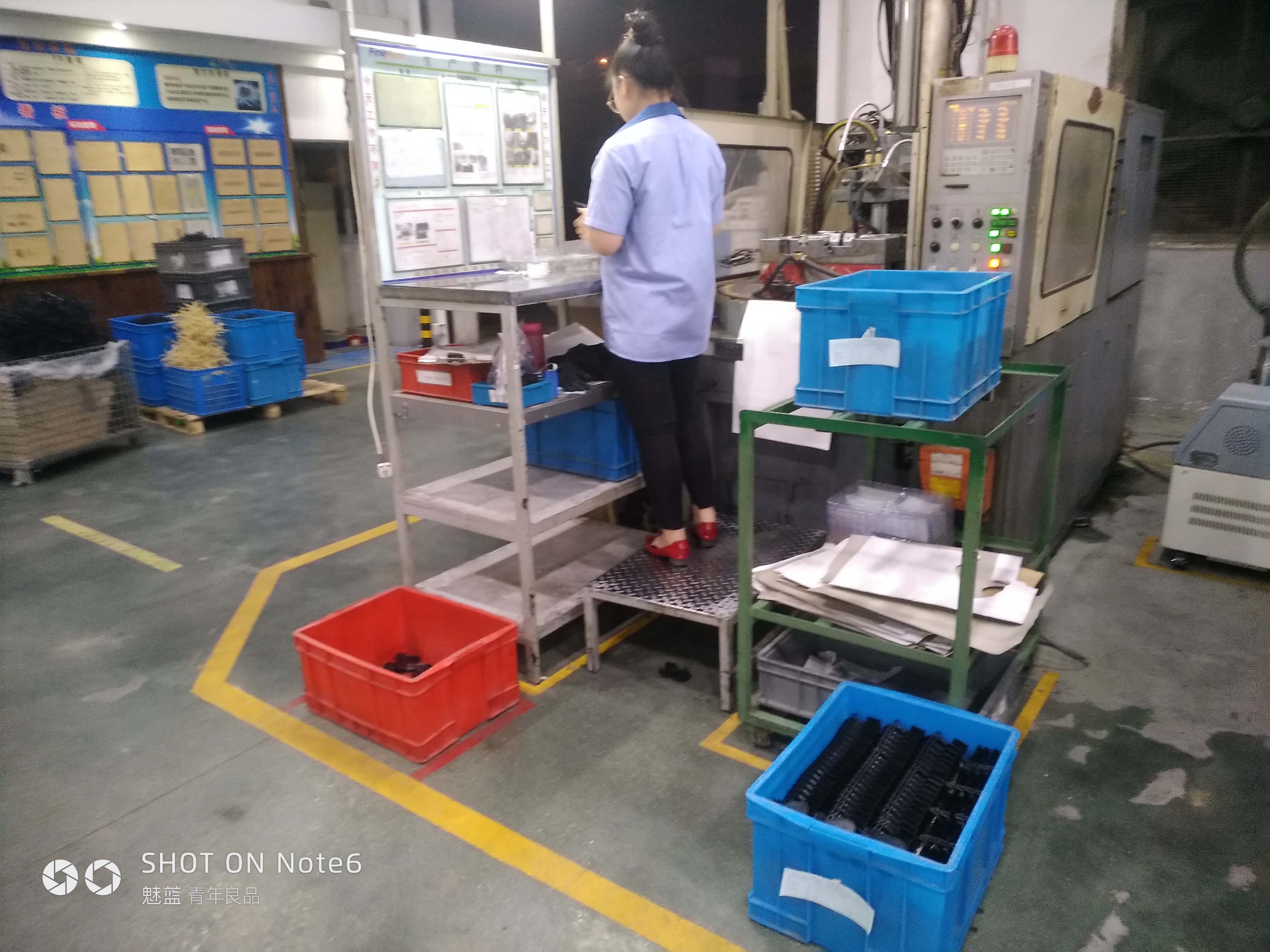 机器人上料，注塑成型sw18可编辑