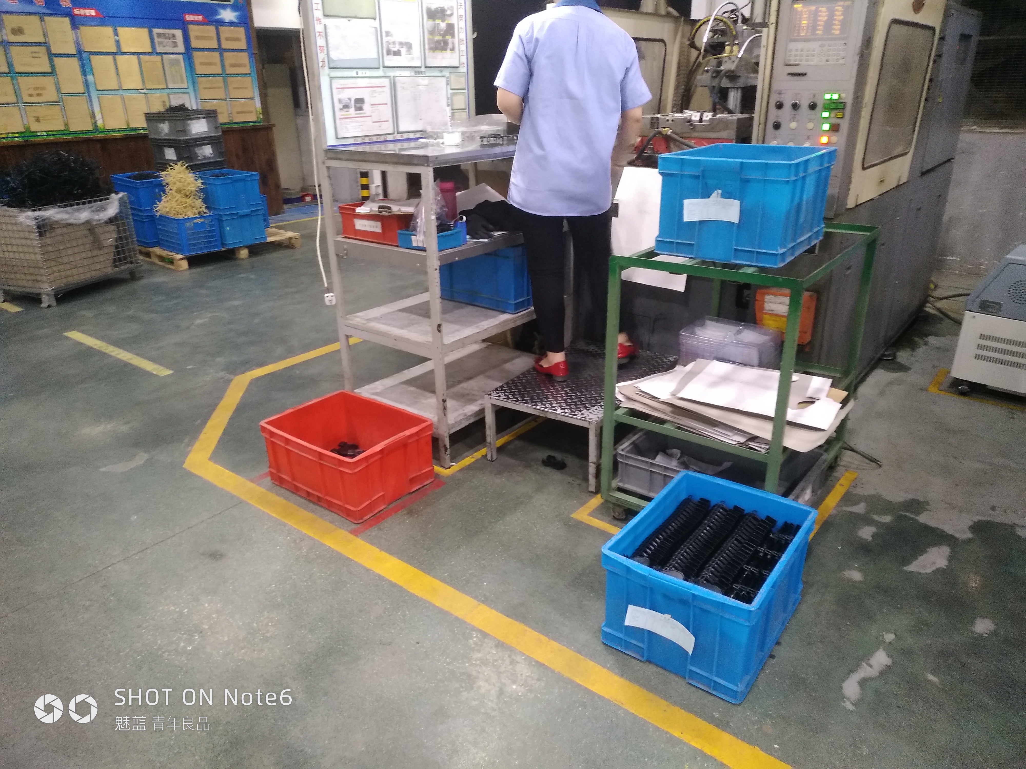 机器人上料，注塑成型sw18可编辑