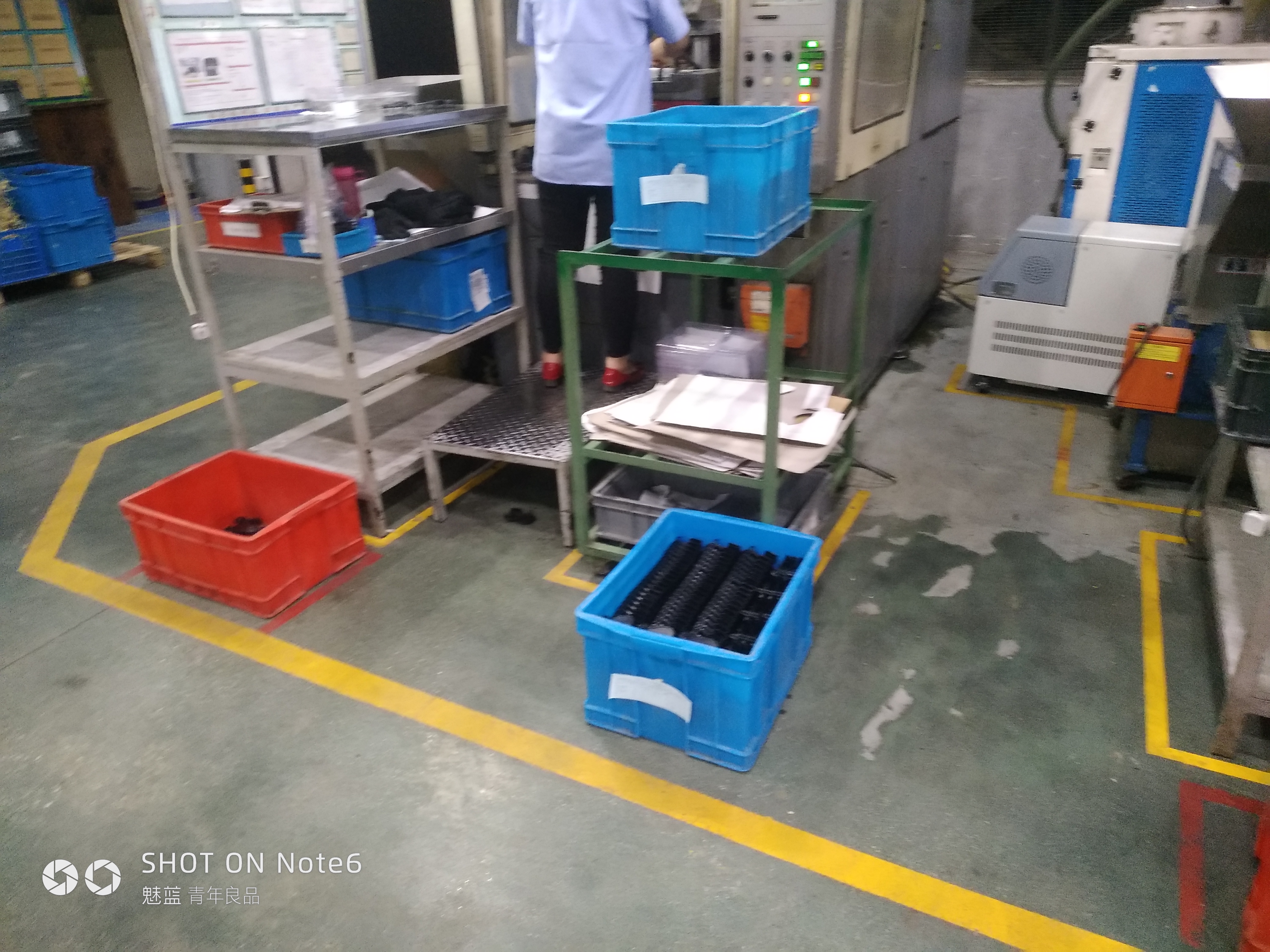 机器人上料，注塑成型sw18可编辑