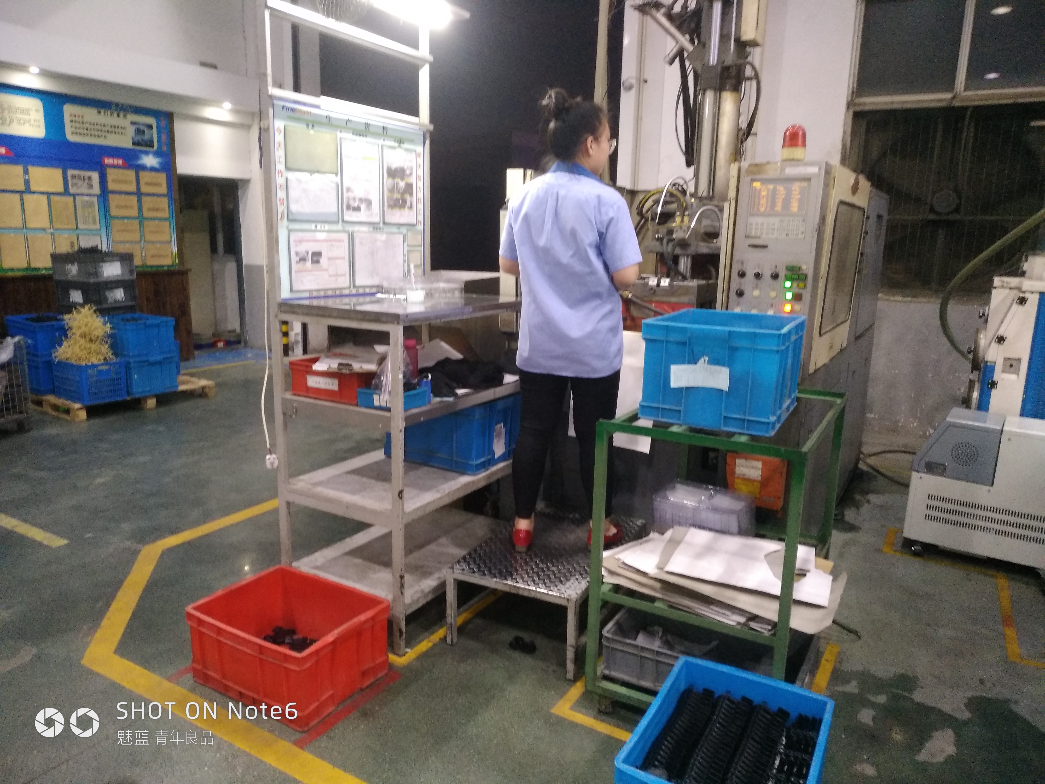 机器人上料，注塑成型sw18可编辑