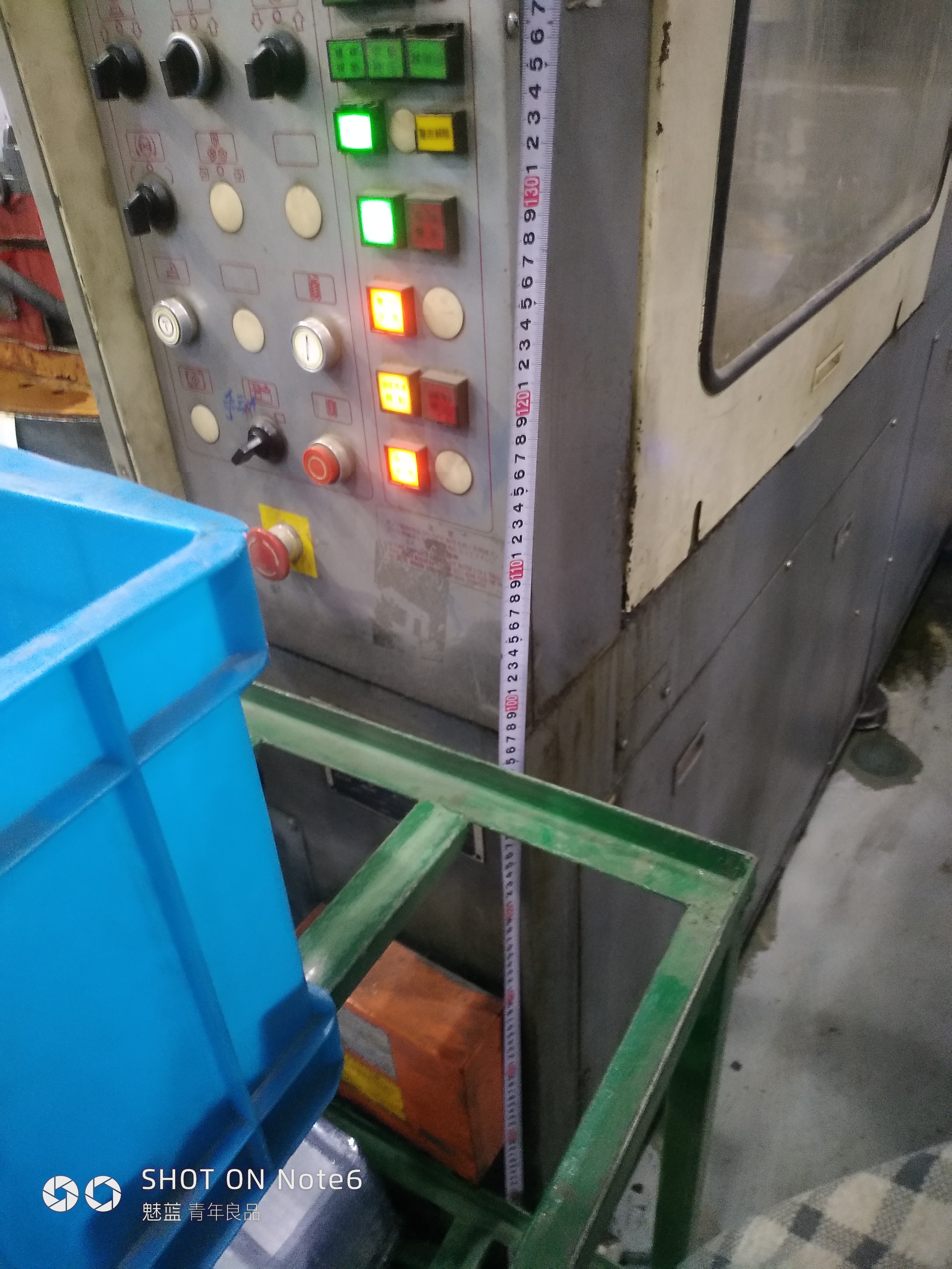 机器人上料，注塑成型sw18可编辑